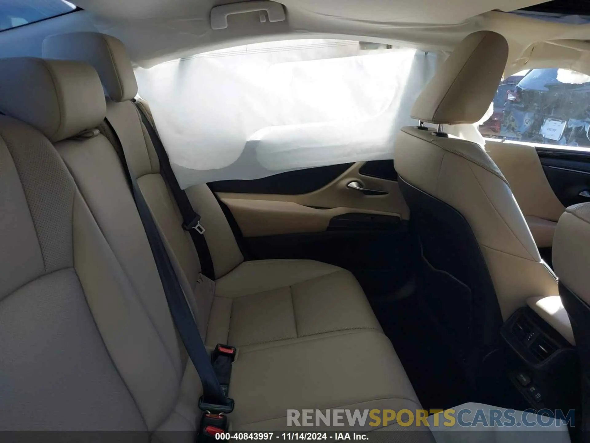 8 Photograph of a damaged car 58ABZ1B11KU047841 LEXUS ES 350 2019