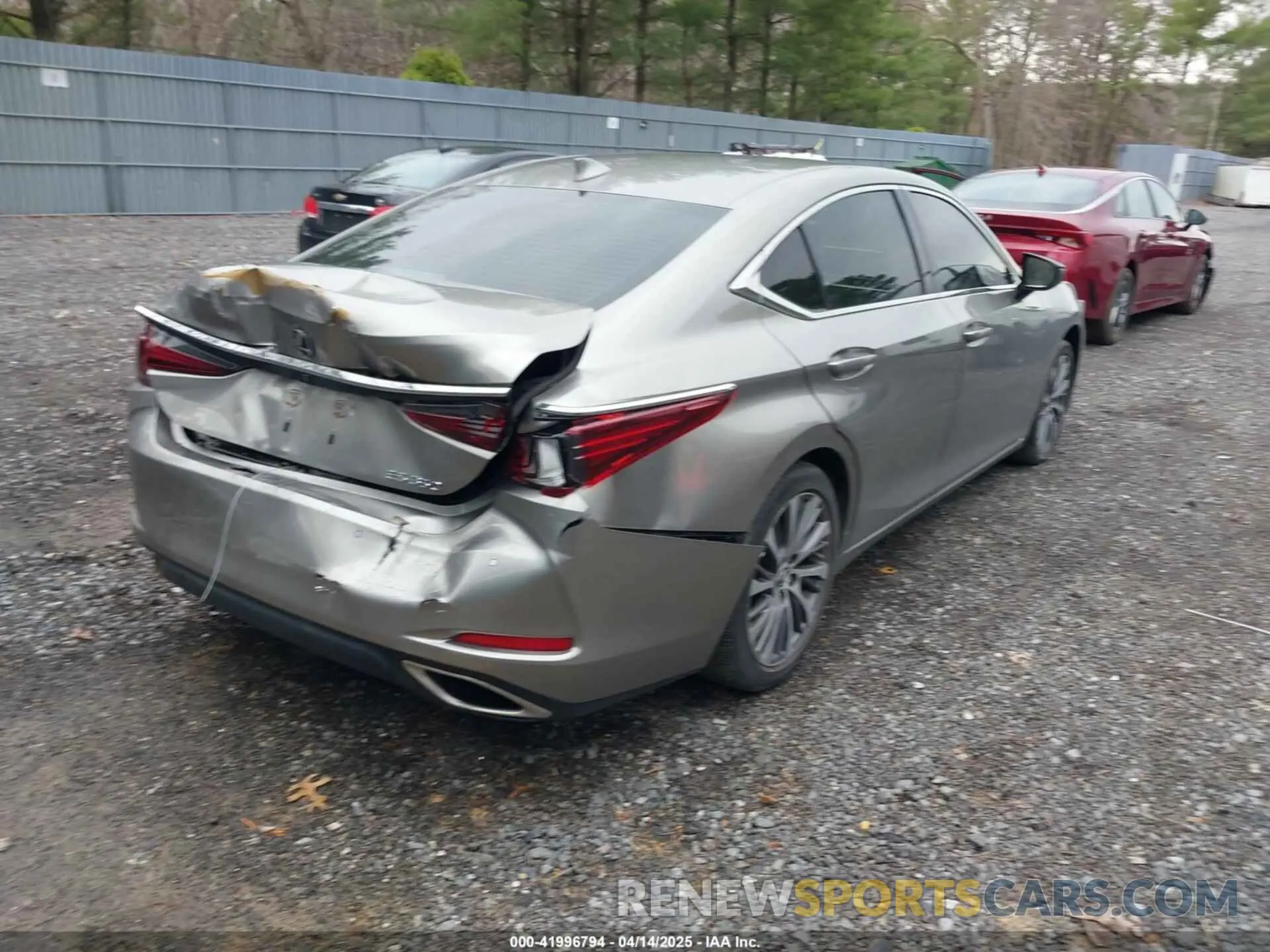 4 Photograph of a damaged car 58ABZ1B11KU051324 LEXUS ES 350 2019