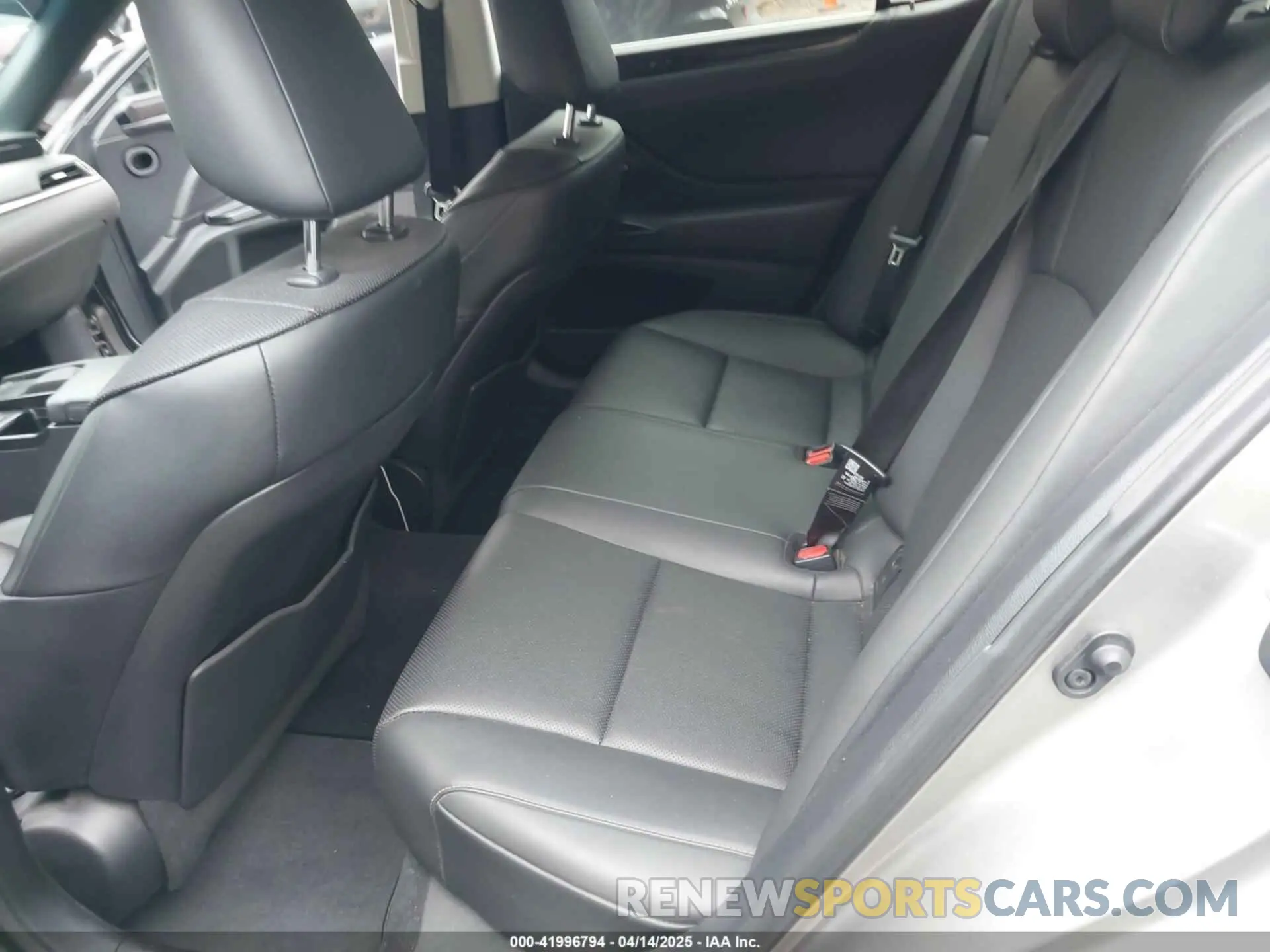 8 Photograph of a damaged car 58ABZ1B11KU051324 LEXUS ES 350 2019