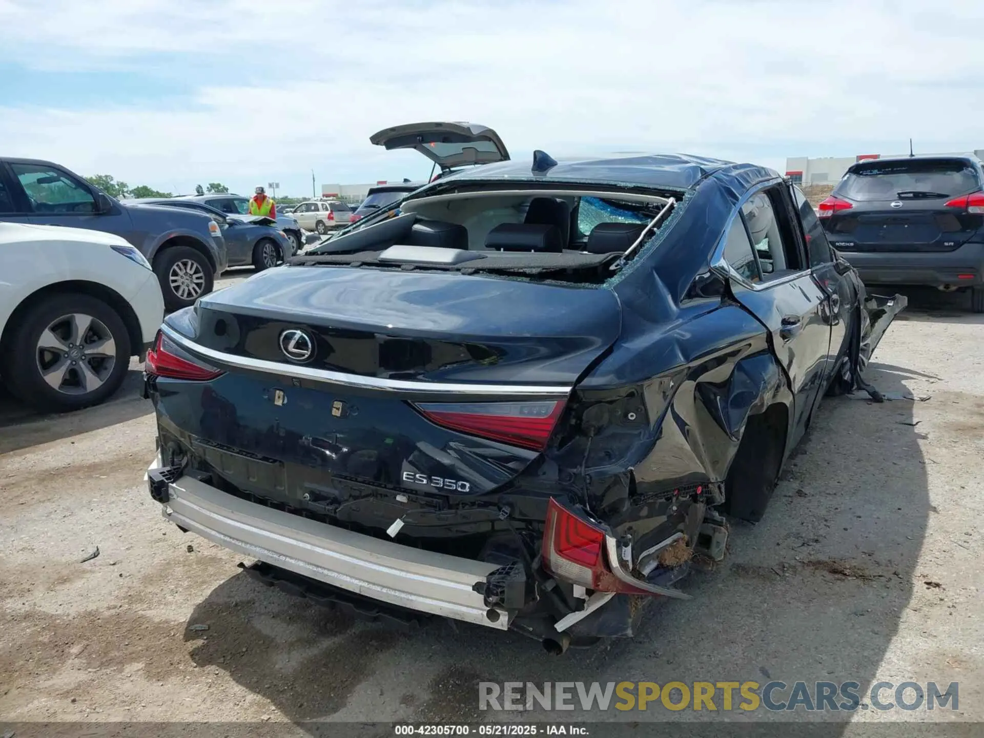 4 Photograph of a damaged car 58ABZ1B12KU012161 LEXUS ES 350 2019