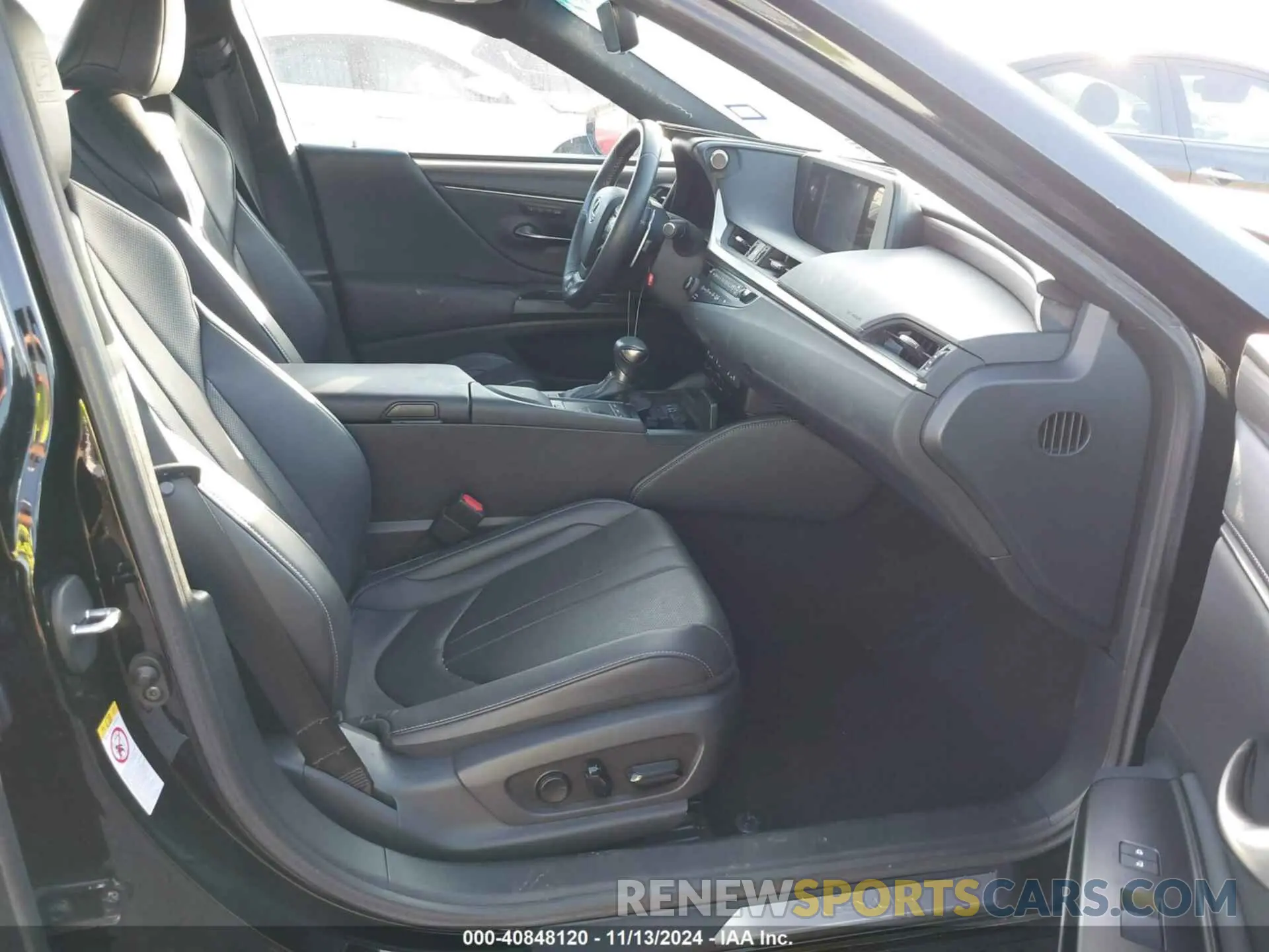 5 Photograph of a damaged car 58ABZ1B12KU027873 LEXUS ES 350 2019