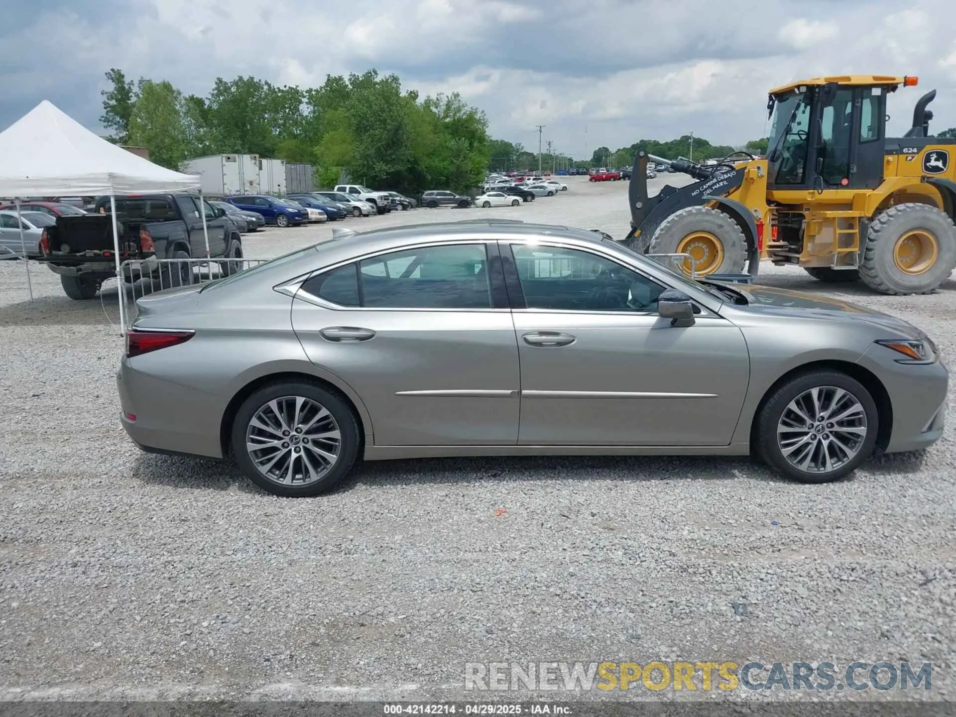 13 Photograph of a damaged car 58ABZ1B13KU015358 LEXUS ES 350 2019