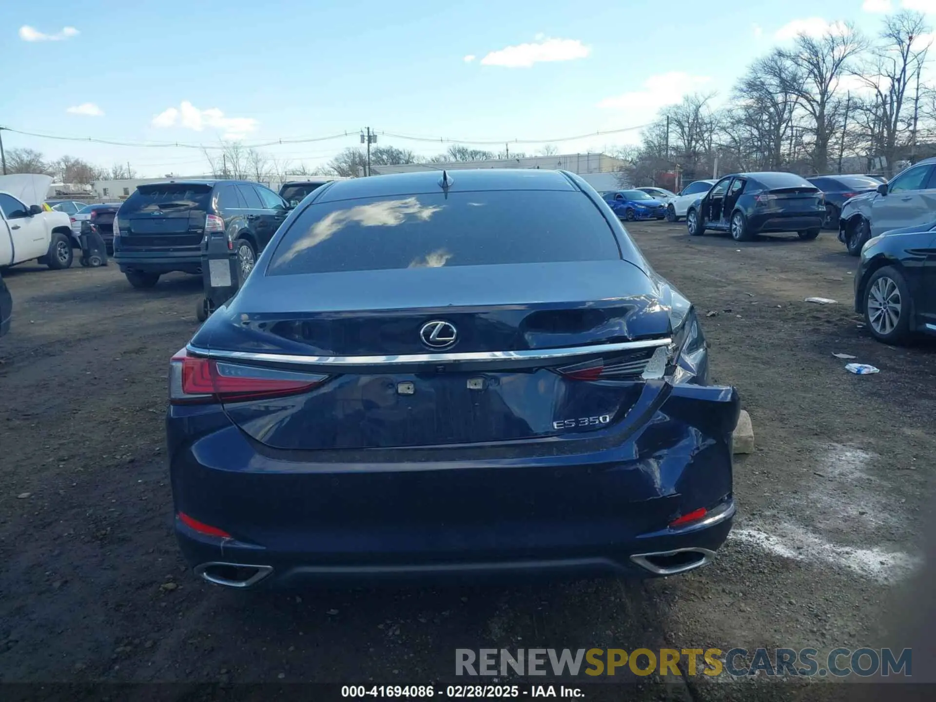17 Photograph of a damaged car 58ABZ1B13KU043290 LEXUS ES 350 2019