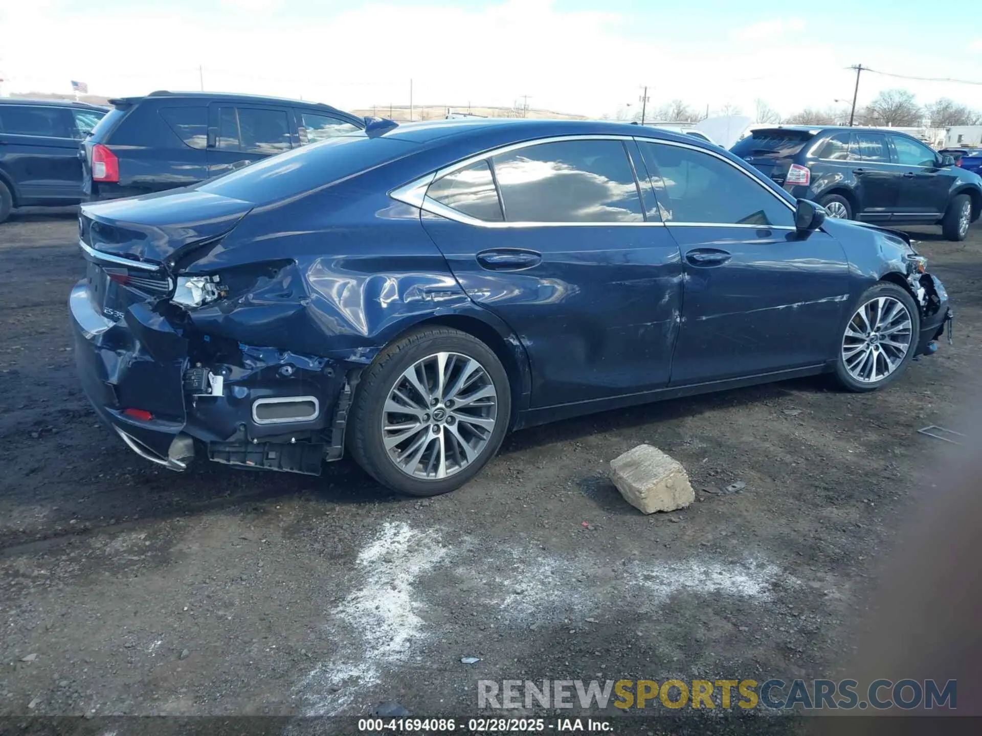 4 Photograph of a damaged car 58ABZ1B13KU043290 LEXUS ES 350 2019