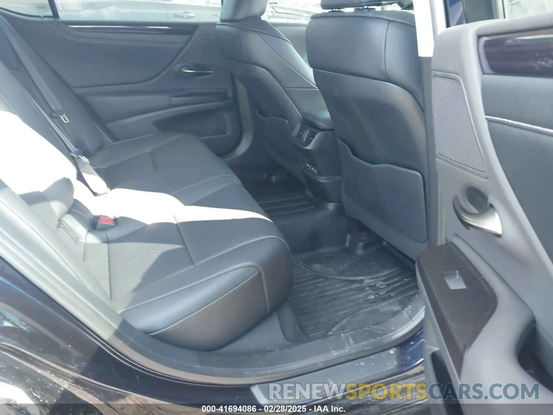 8 Photograph of a damaged car 58ABZ1B13KU043290 LEXUS ES 350 2019