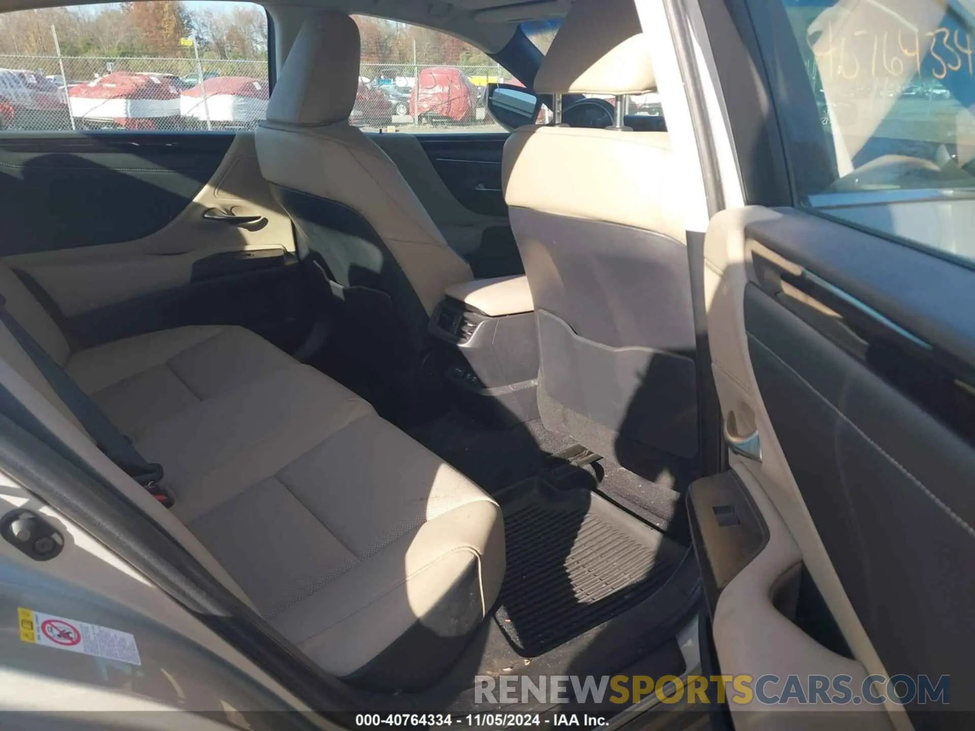 8 Photograph of a damaged car 58ABZ1B14KU018186 LEXUS ES 350 2019