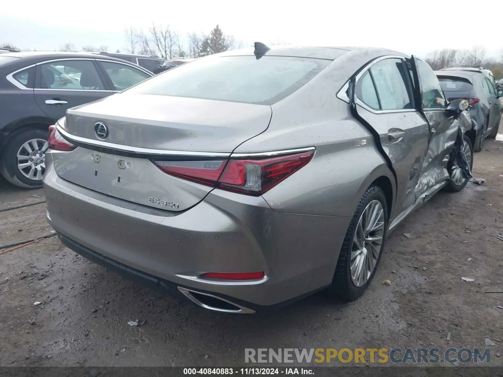 4 Photograph of a damaged car 58ABZ1B14KU023629 LEXUS ES 350 2019