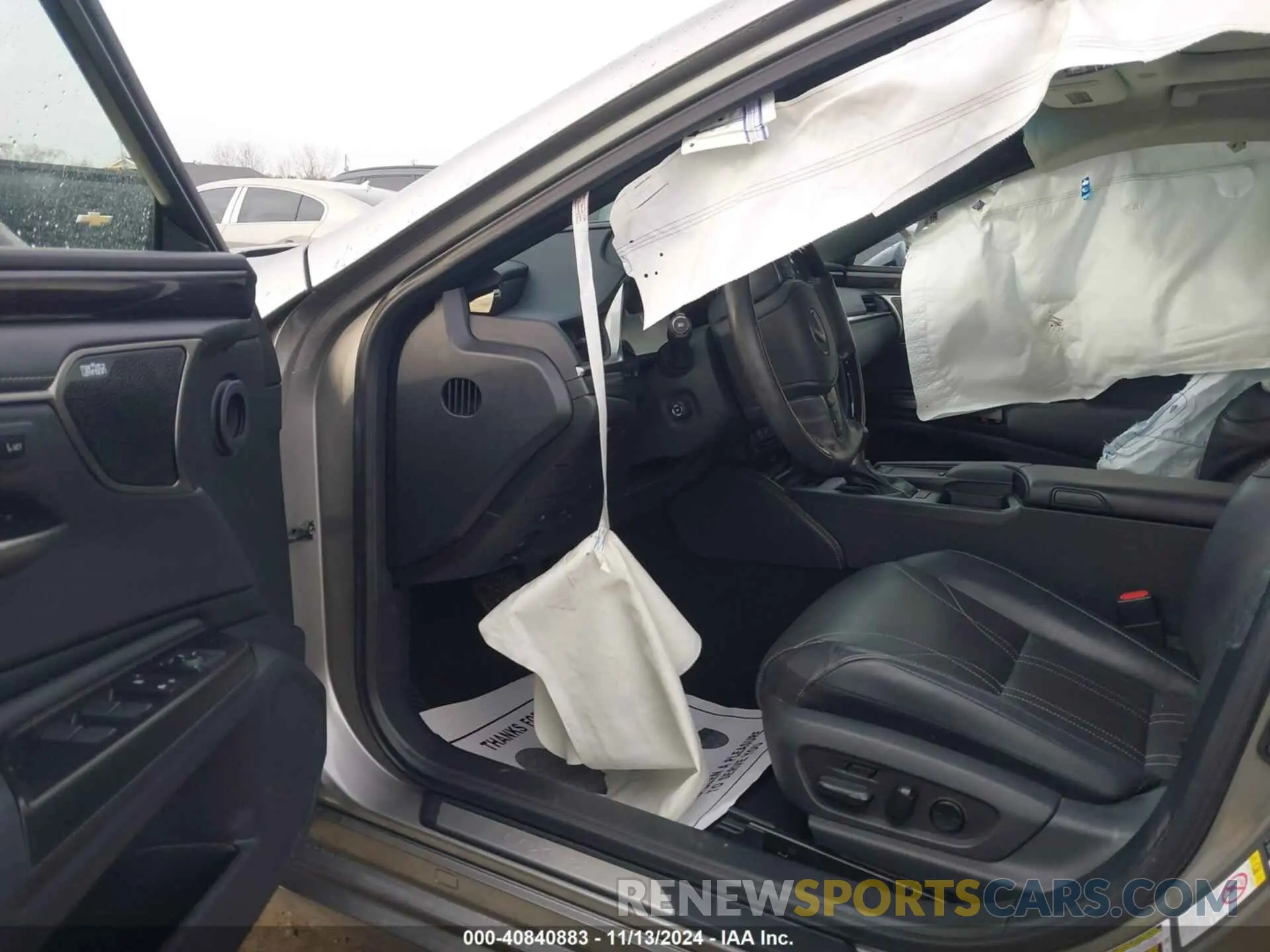 5 Photograph of a damaged car 58ABZ1B14KU023629 LEXUS ES 350 2019