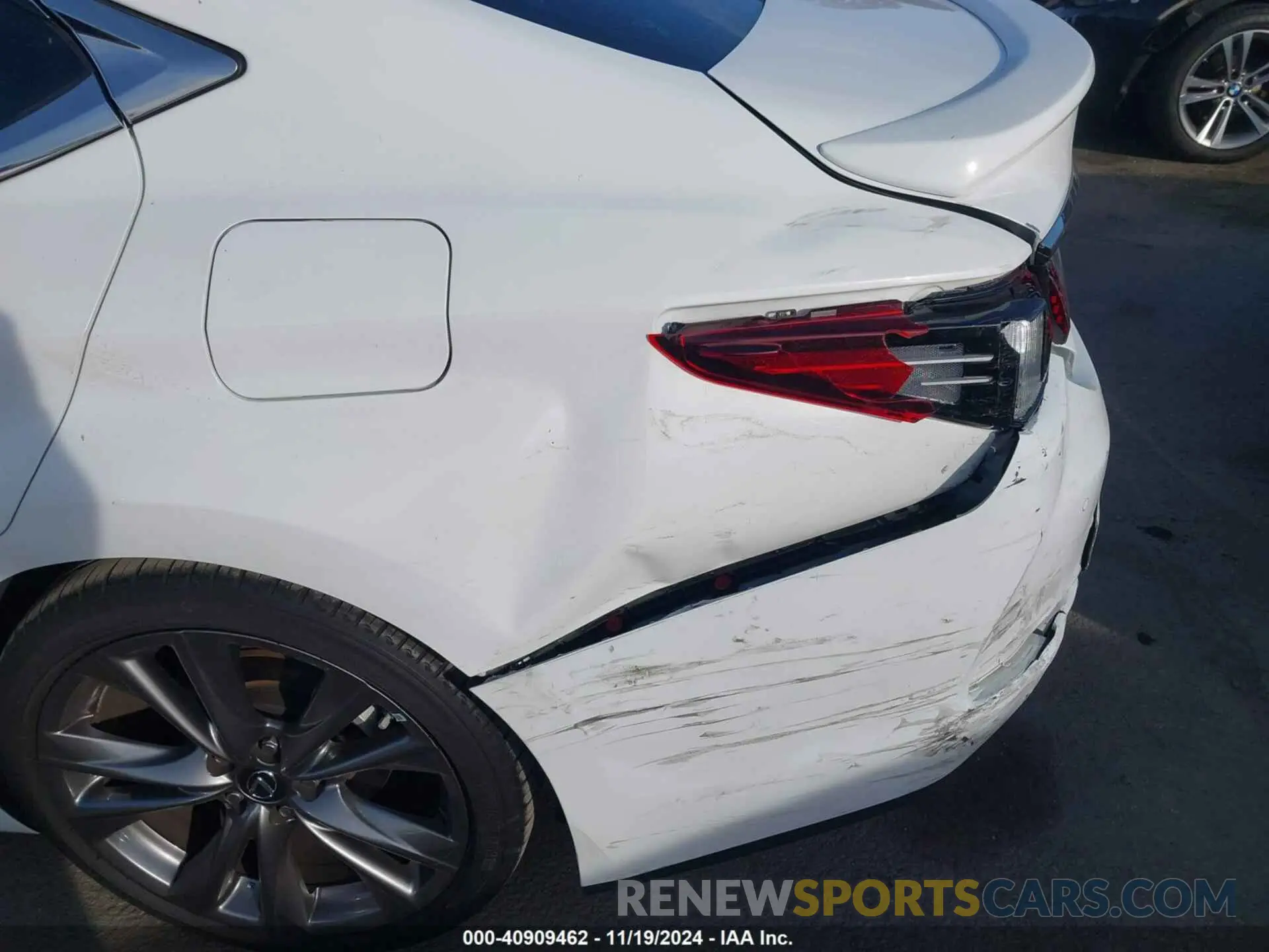 18 Photograph of a damaged car 58ABZ1B14KU023730 LEXUS ES 350 2019