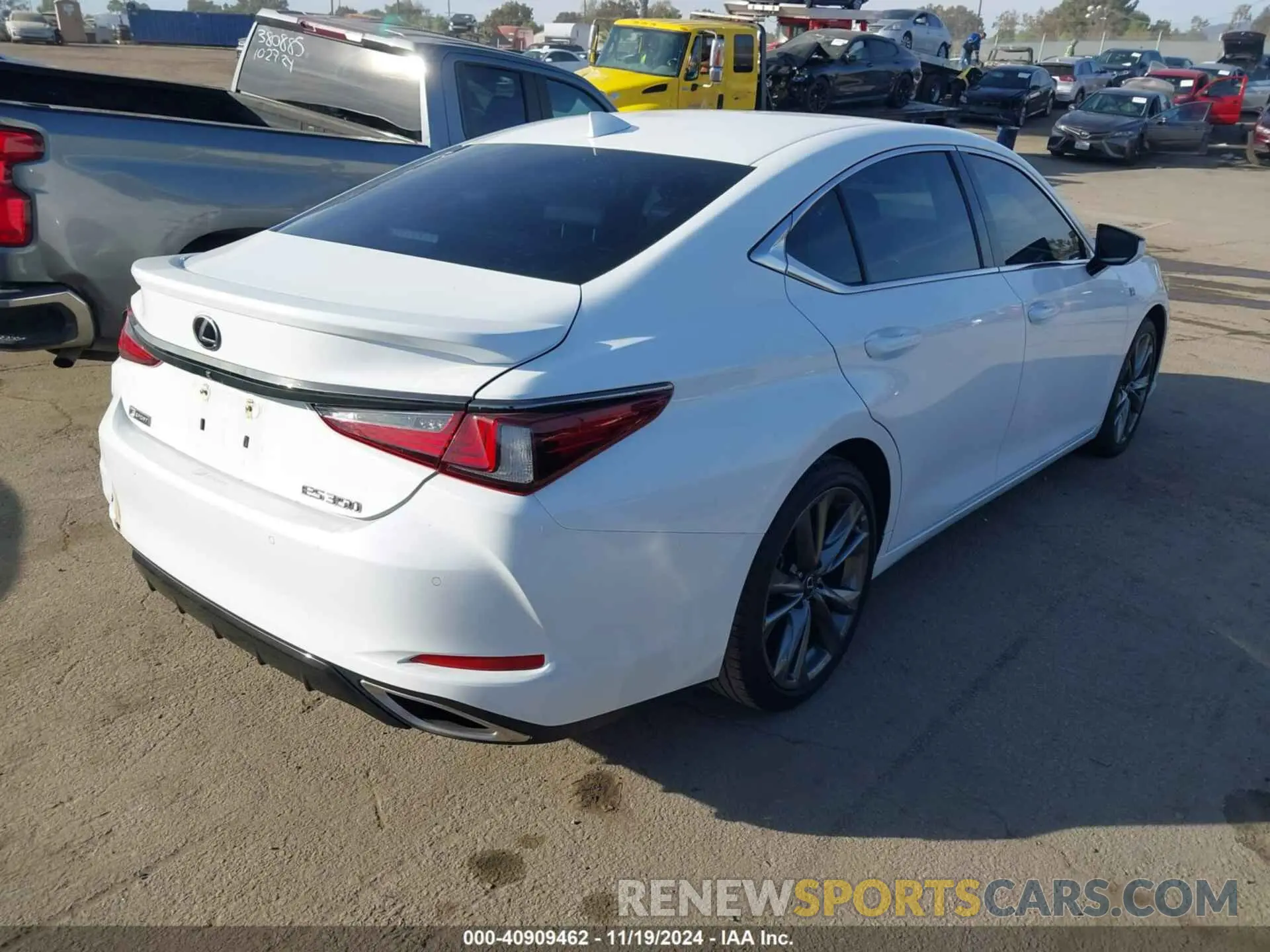 4 Photograph of a damaged car 58ABZ1B14KU023730 LEXUS ES 350 2019
