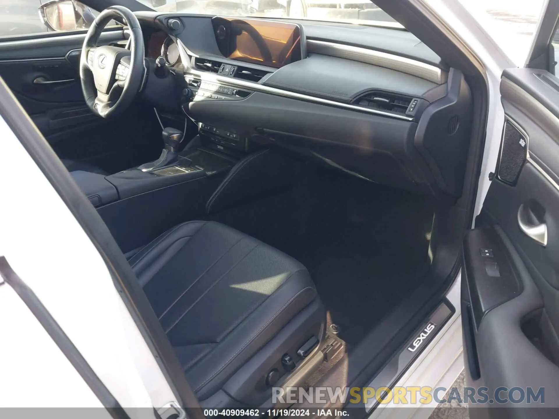 5 Photograph of a damaged car 58ABZ1B14KU023730 LEXUS ES 350 2019