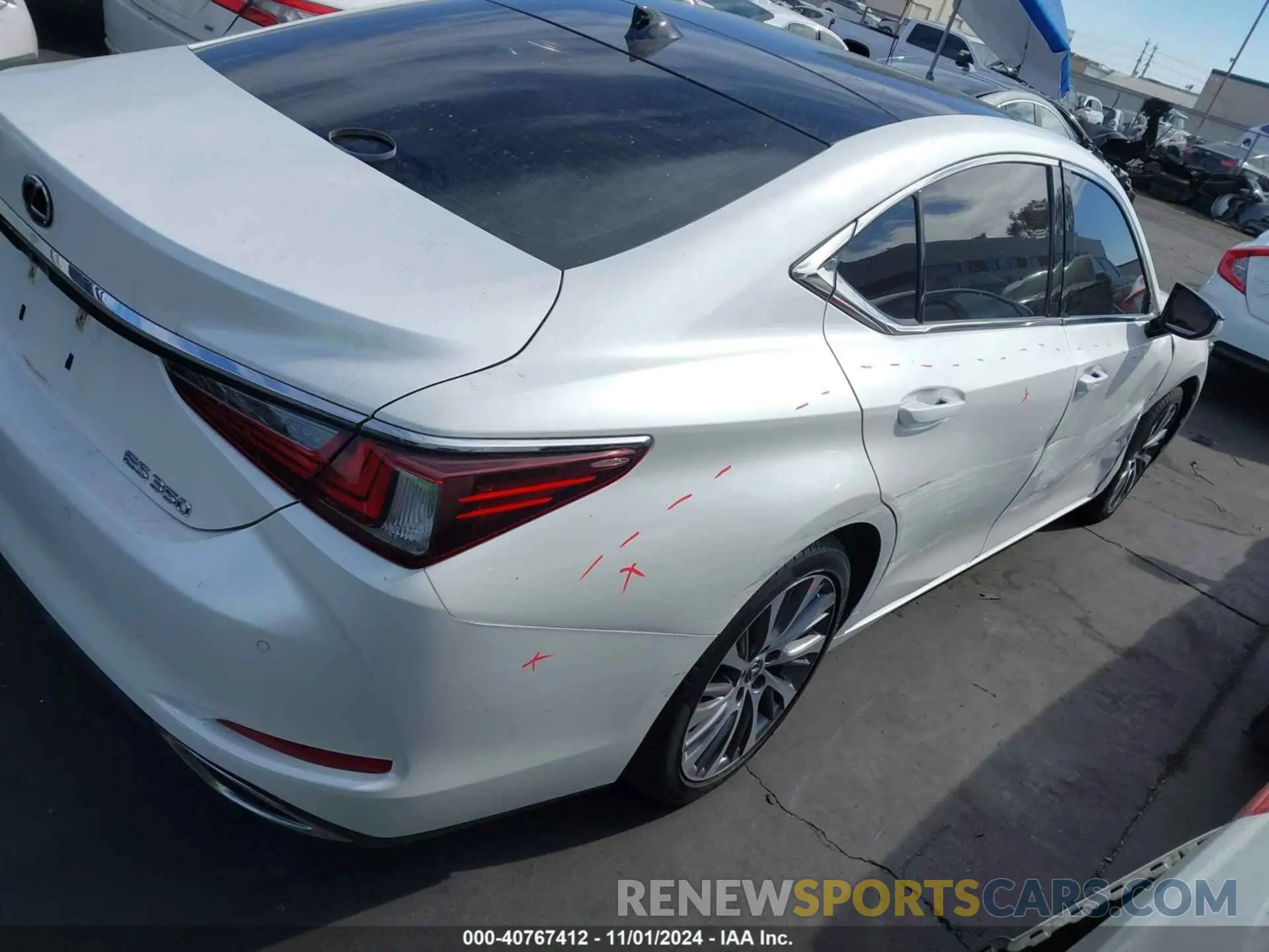 4 Photograph of a damaged car 58ABZ1B14KU027471 LEXUS ES 350 2019