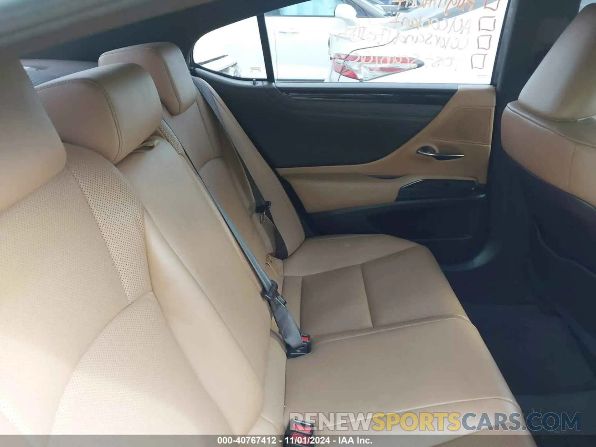 8 Photograph of a damaged car 58ABZ1B14KU027471 LEXUS ES 350 2019