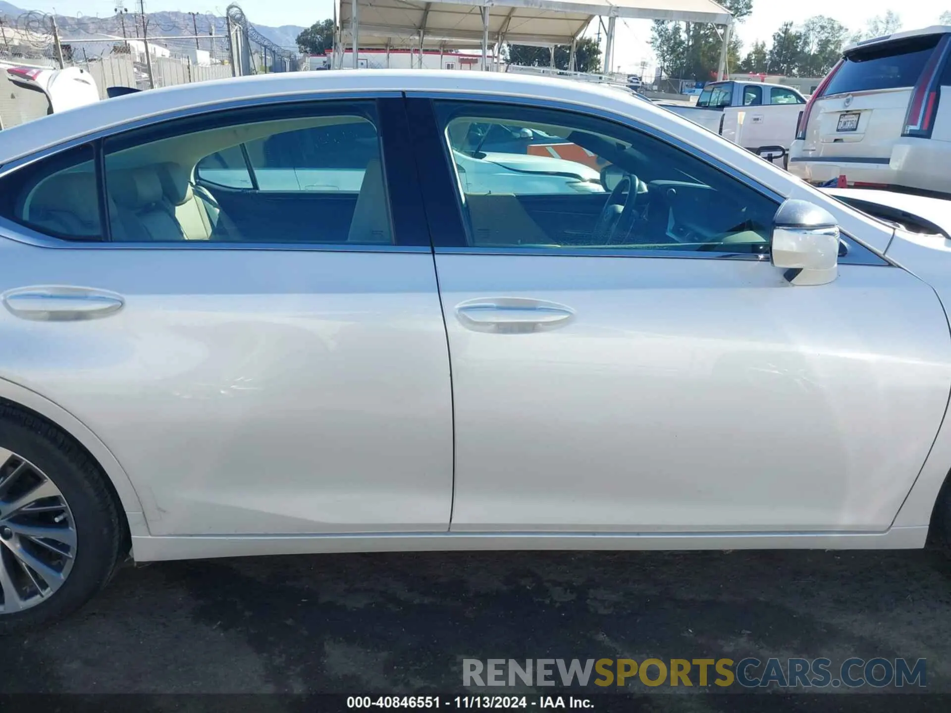 13 Photograph of a damaged car 58ABZ1B14KU030631 LEXUS ES 350 2019