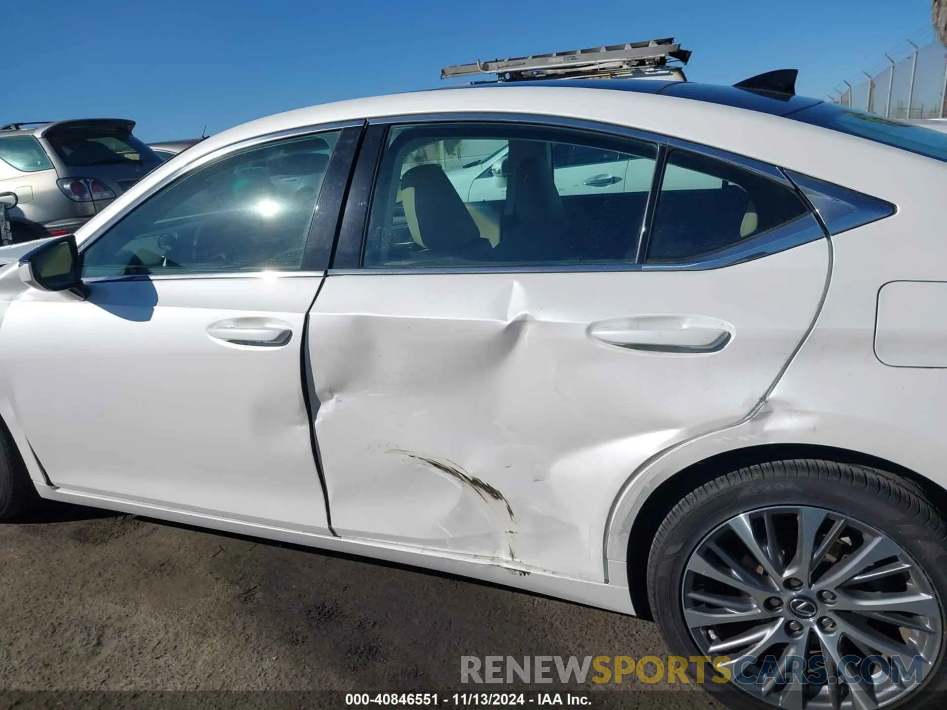14 Photograph of a damaged car 58ABZ1B14KU030631 LEXUS ES 350 2019