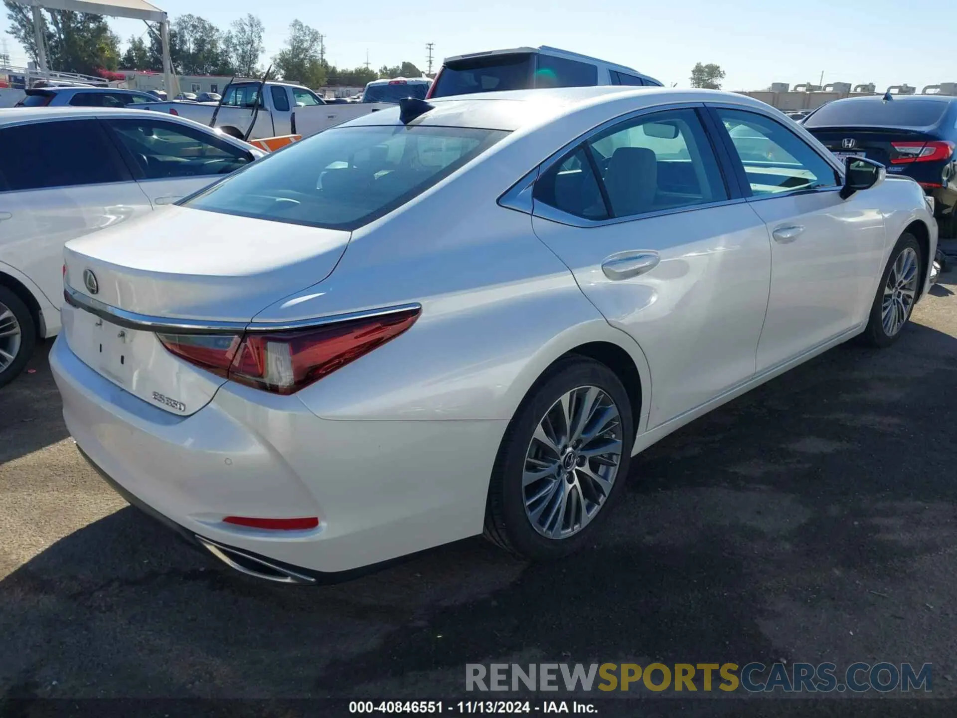 4 Photograph of a damaged car 58ABZ1B14KU030631 LEXUS ES 350 2019