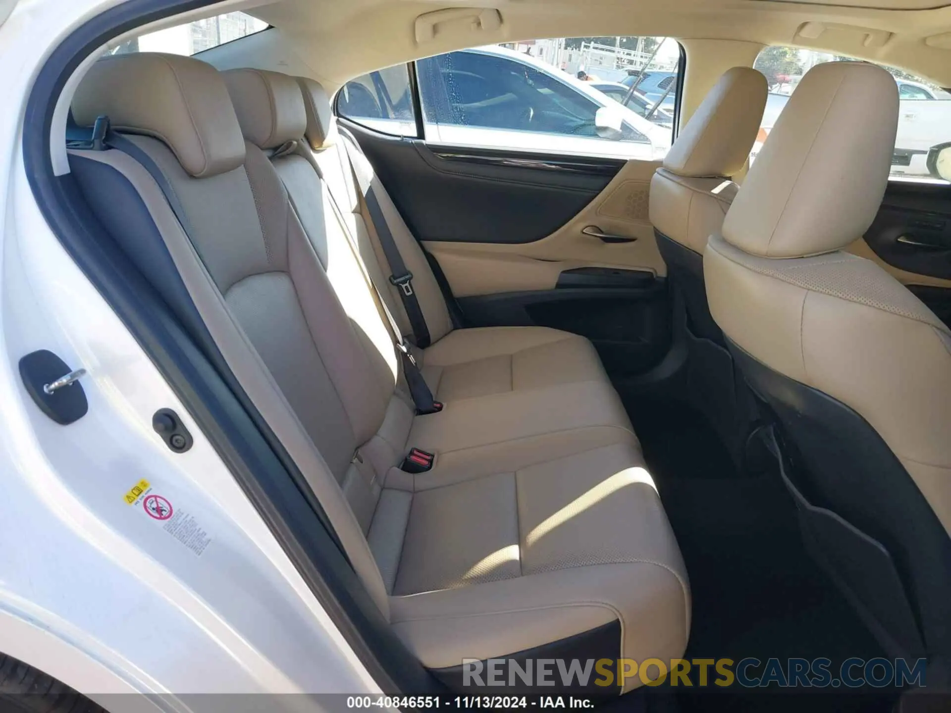 8 Photograph of a damaged car 58ABZ1B14KU030631 LEXUS ES 350 2019