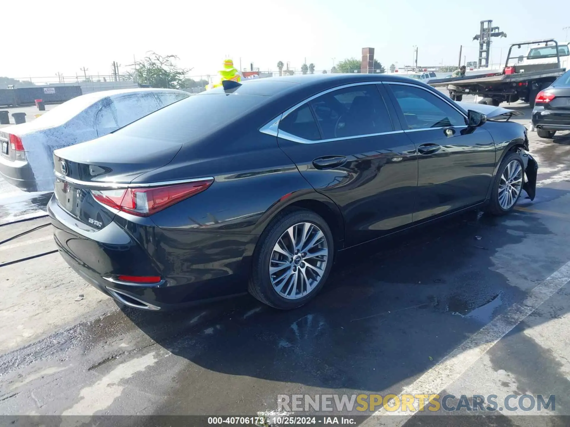 4 Photograph of a damaged car 58ABZ1B14KU036493 LEXUS ES 350 2019