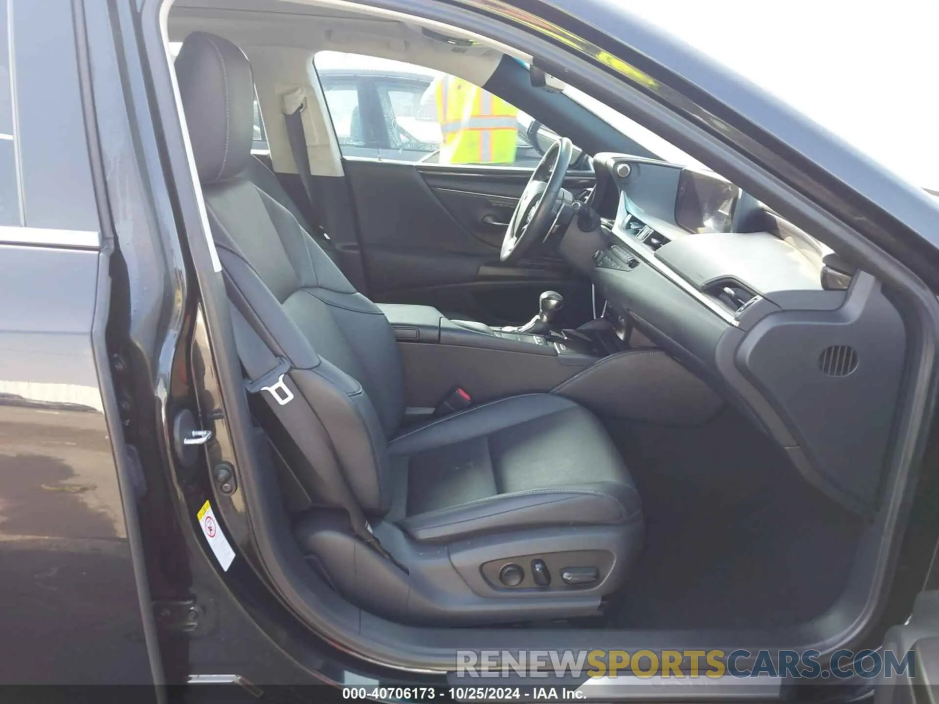 5 Photograph of a damaged car 58ABZ1B14KU036493 LEXUS ES 350 2019