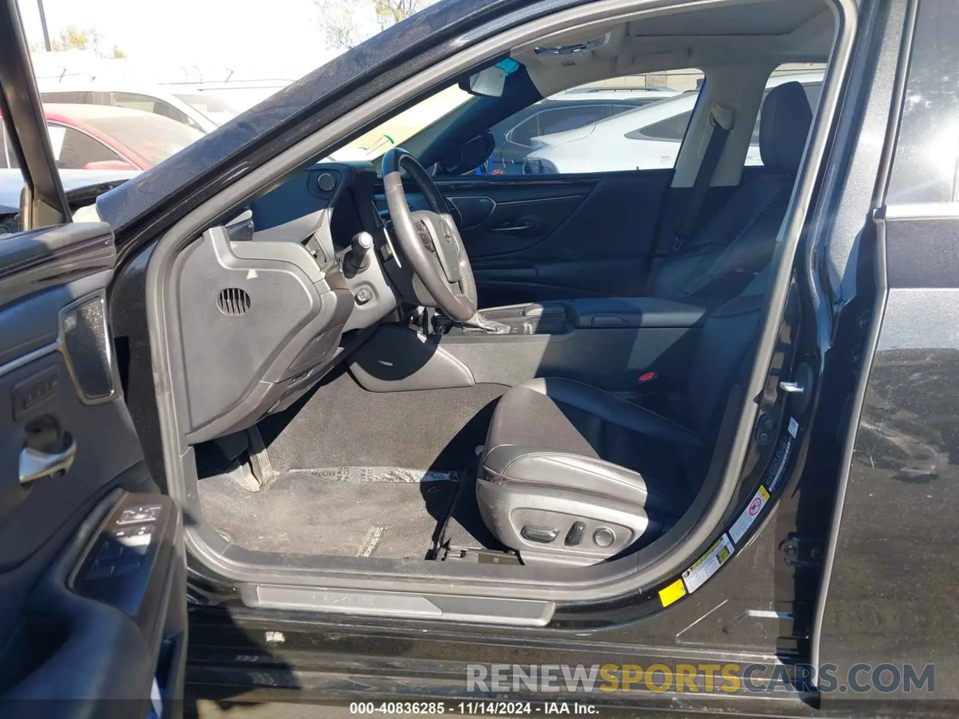 5 Photograph of a damaged car 58ABZ1B14KU047302 LEXUS ES 350 2019