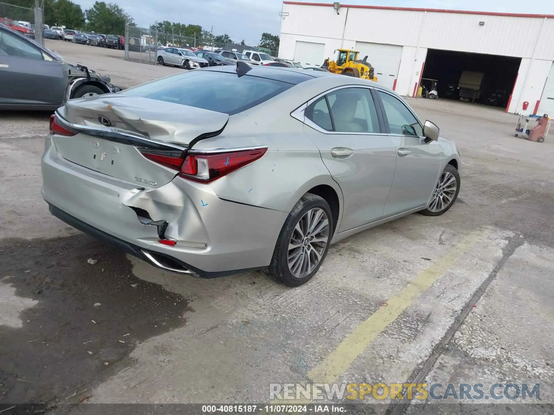 4 Photograph of a damaged car 58ABZ1B15KU043727 LEXUS ES 350 2019