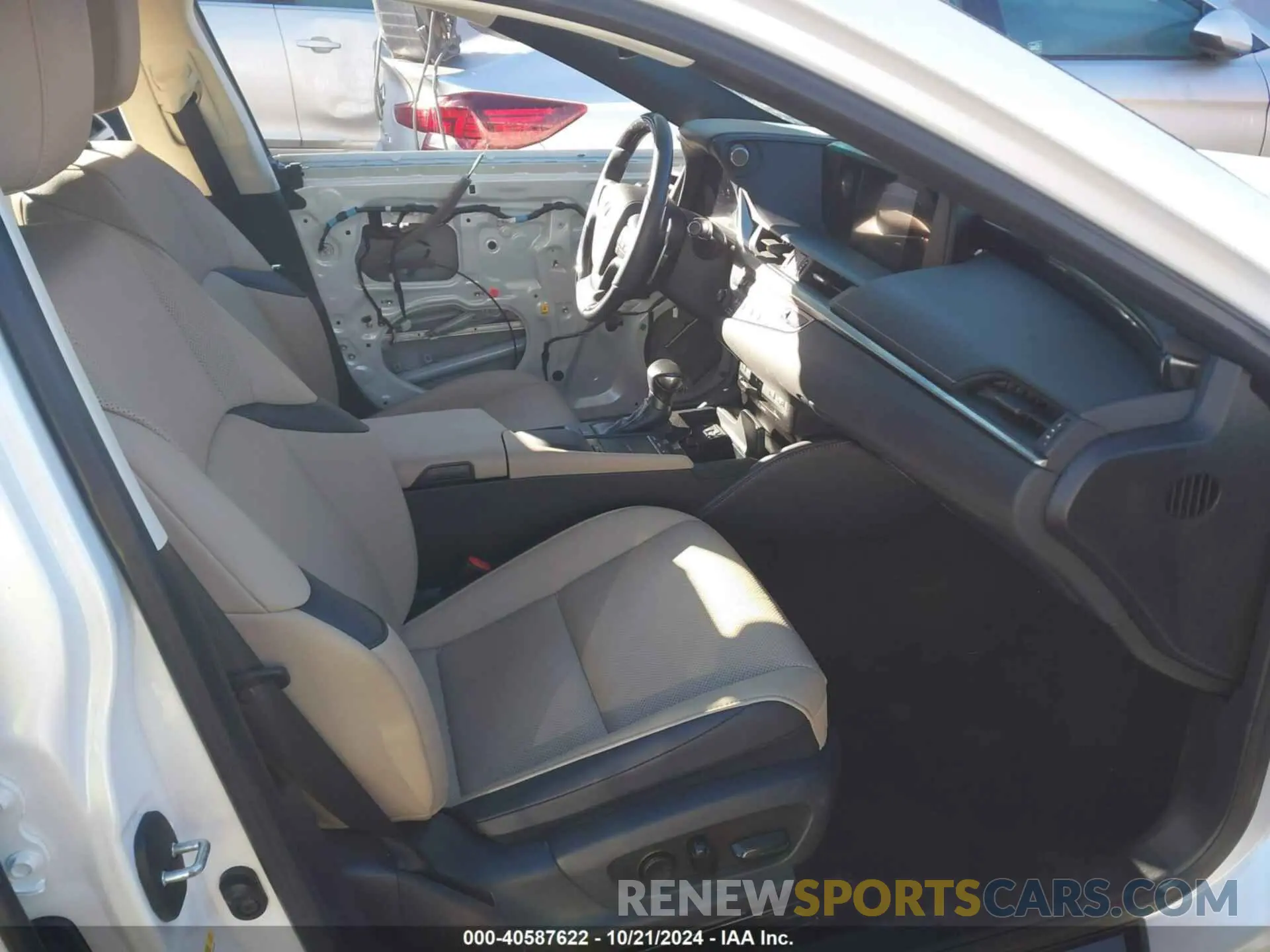 5 Photograph of a damaged car 58ABZ1B15KU045476 LEXUS ES 350 2019