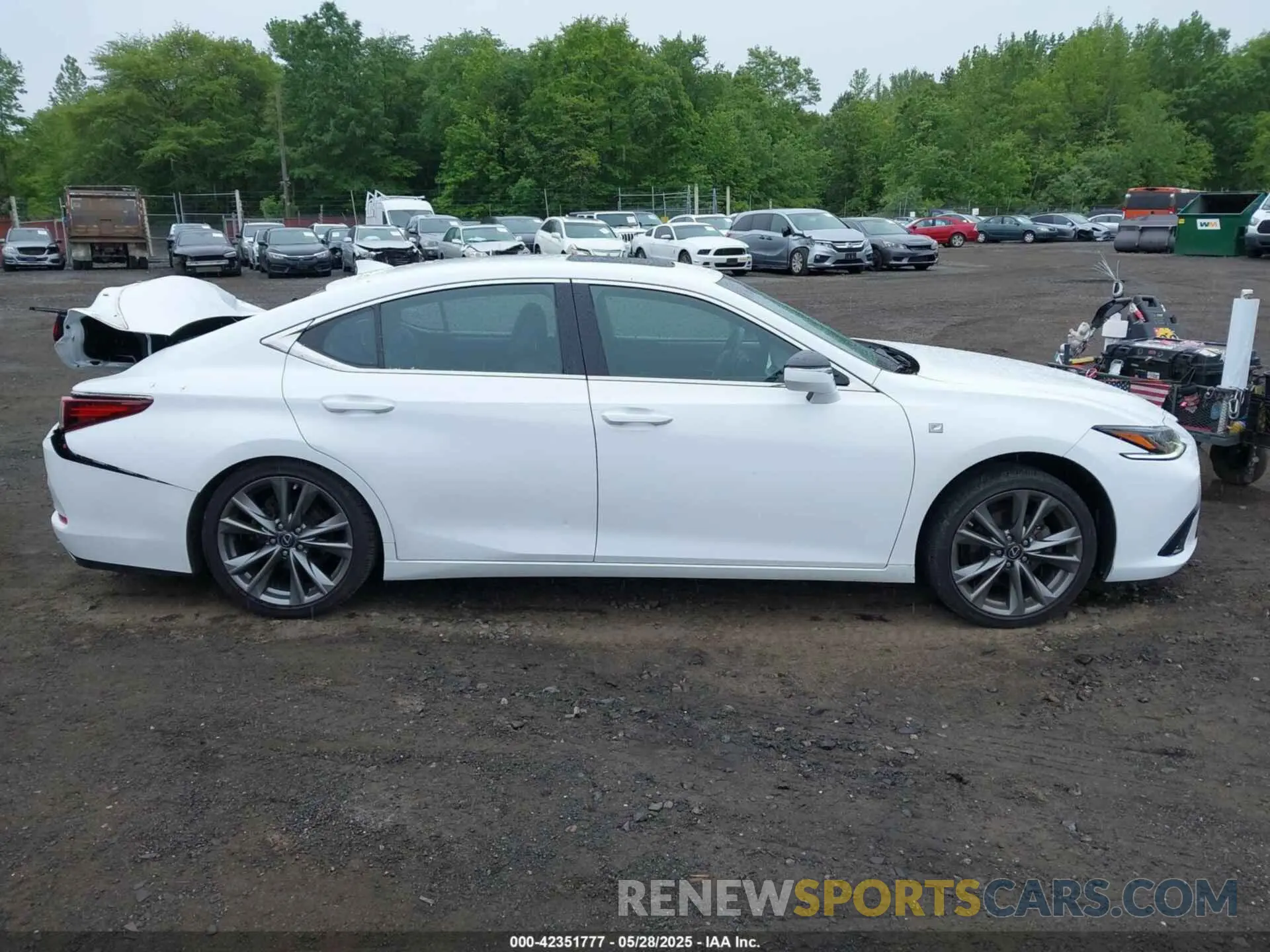 13 Photograph of a damaged car 58ABZ1B16KU002121 LEXUS ES 350 2019