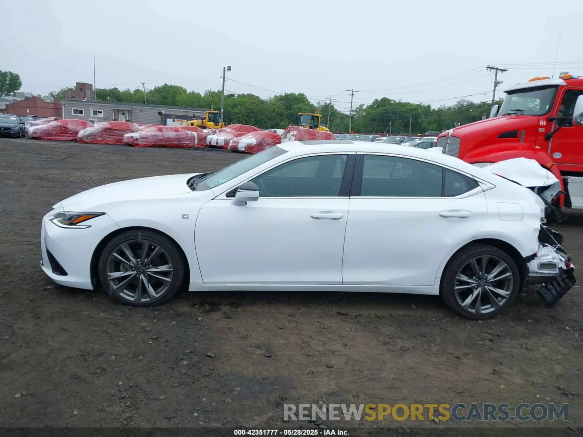 14 Photograph of a damaged car 58ABZ1B16KU002121 LEXUS ES 350 2019