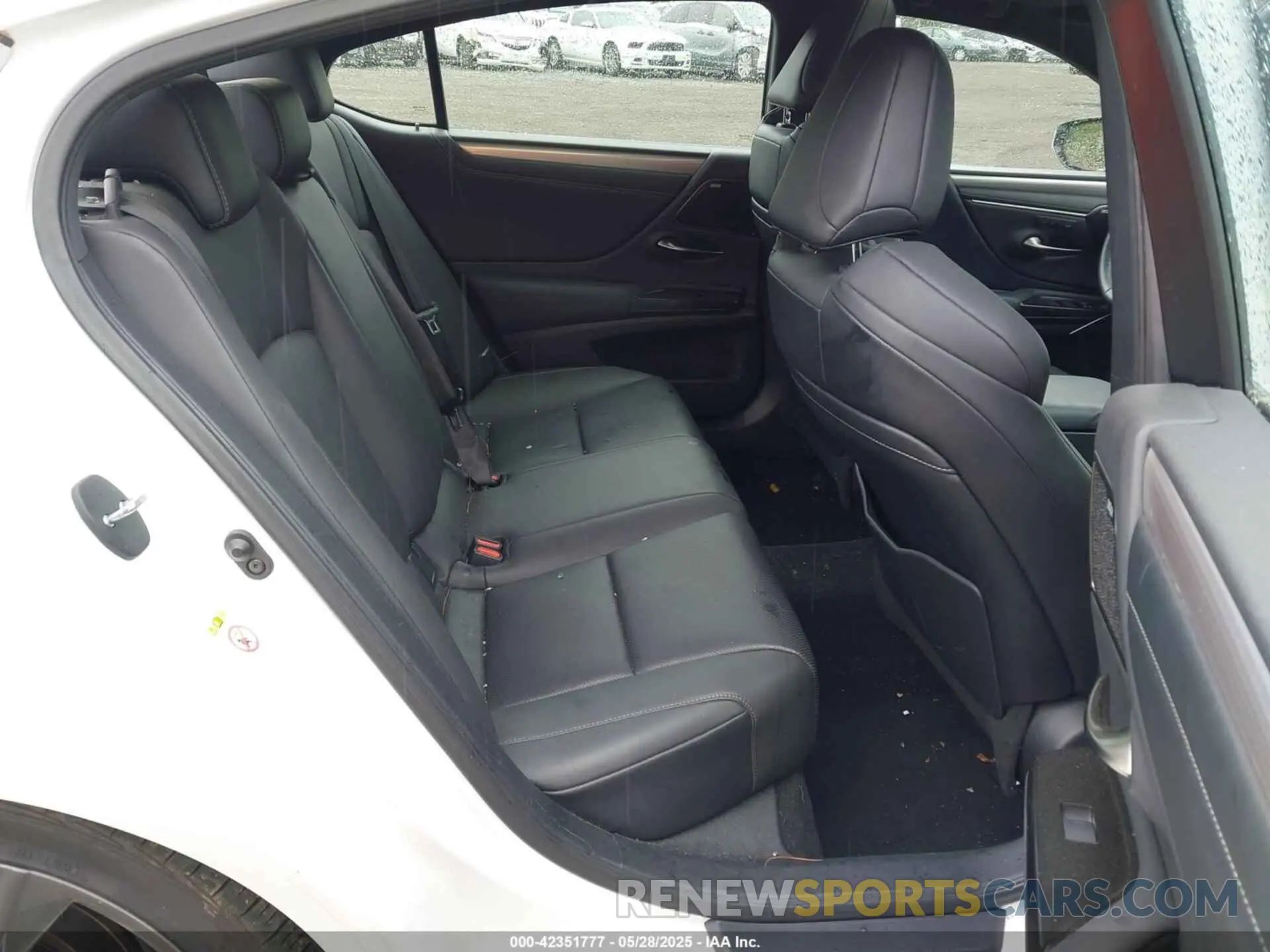 8 Photograph of a damaged car 58ABZ1B16KU002121 LEXUS ES 350 2019