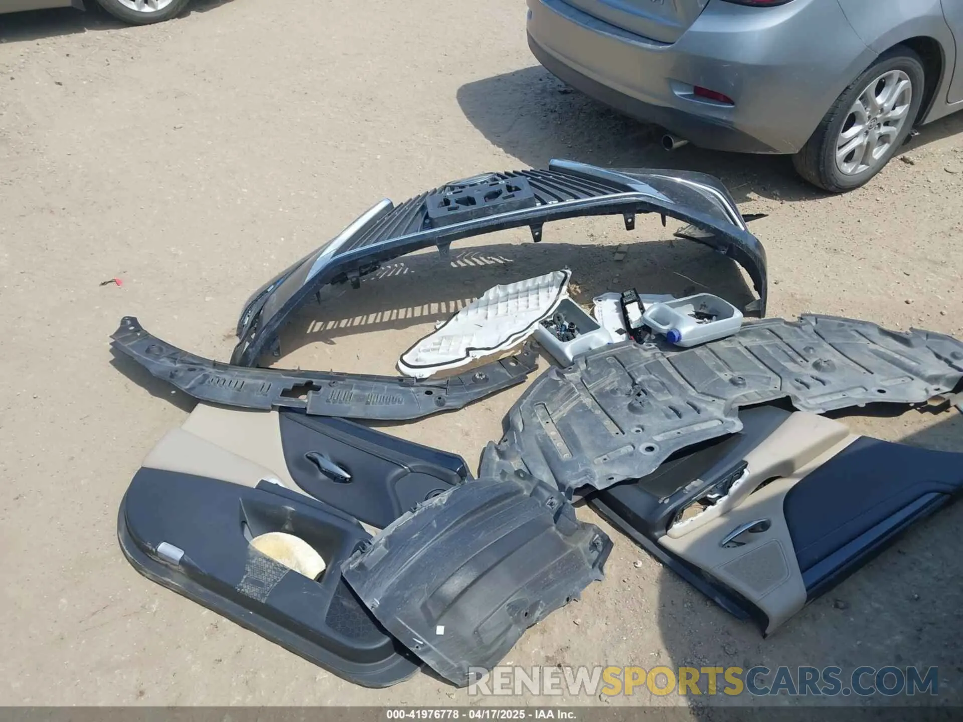 12 Photograph of a damaged car 58ABZ1B16KU011093 LEXUS ES 350 2019