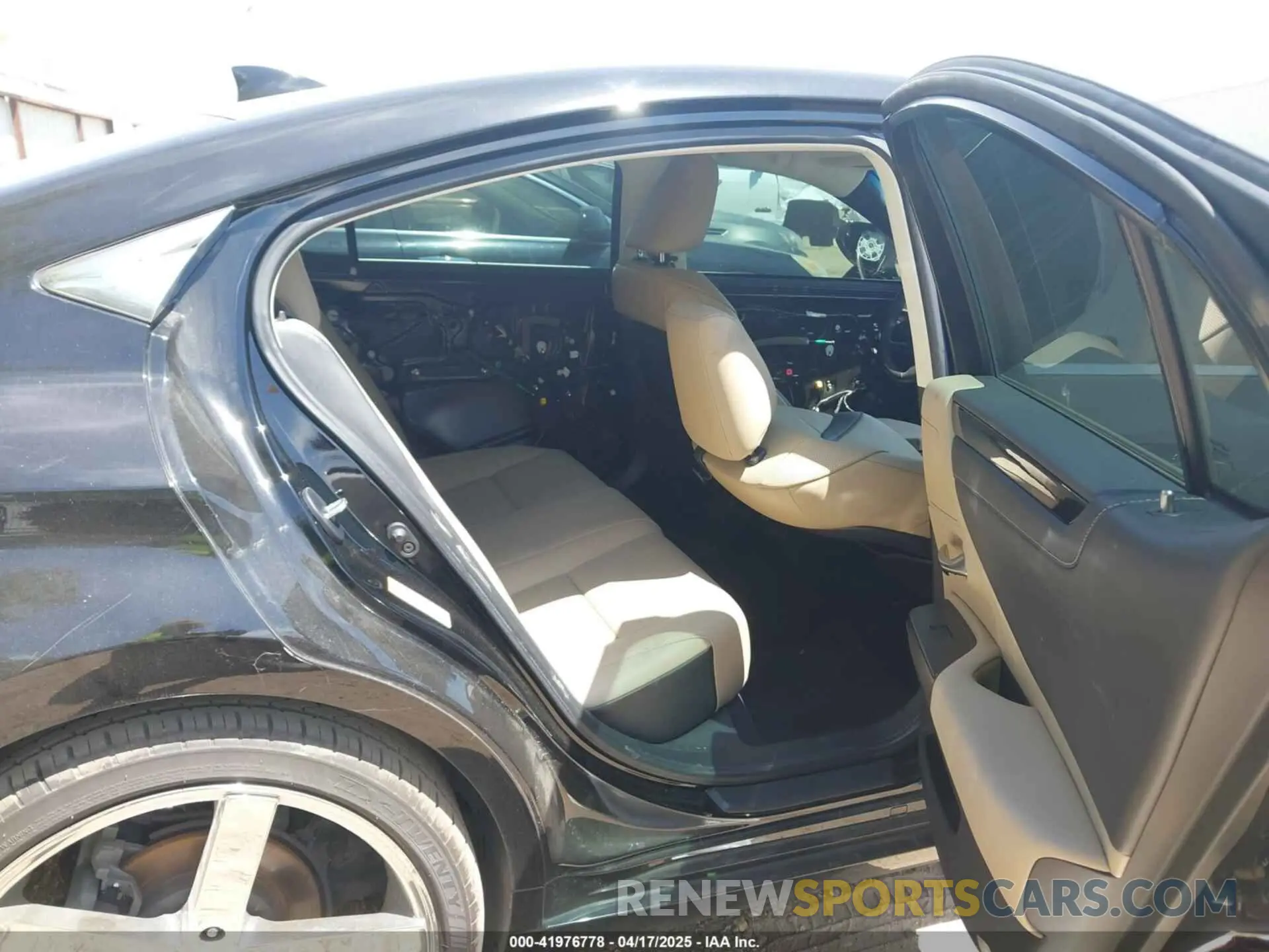 8 Photograph of a damaged car 58ABZ1B16KU011093 LEXUS ES 350 2019