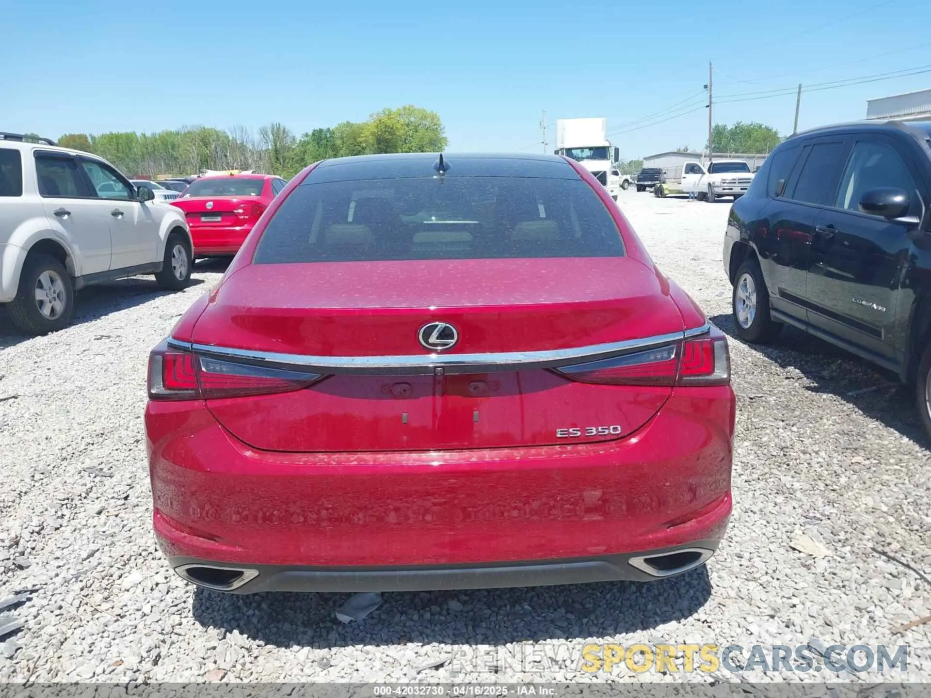 16 Photograph of a damaged car 58ABZ1B16KU011174 LEXUS ES 350 2019