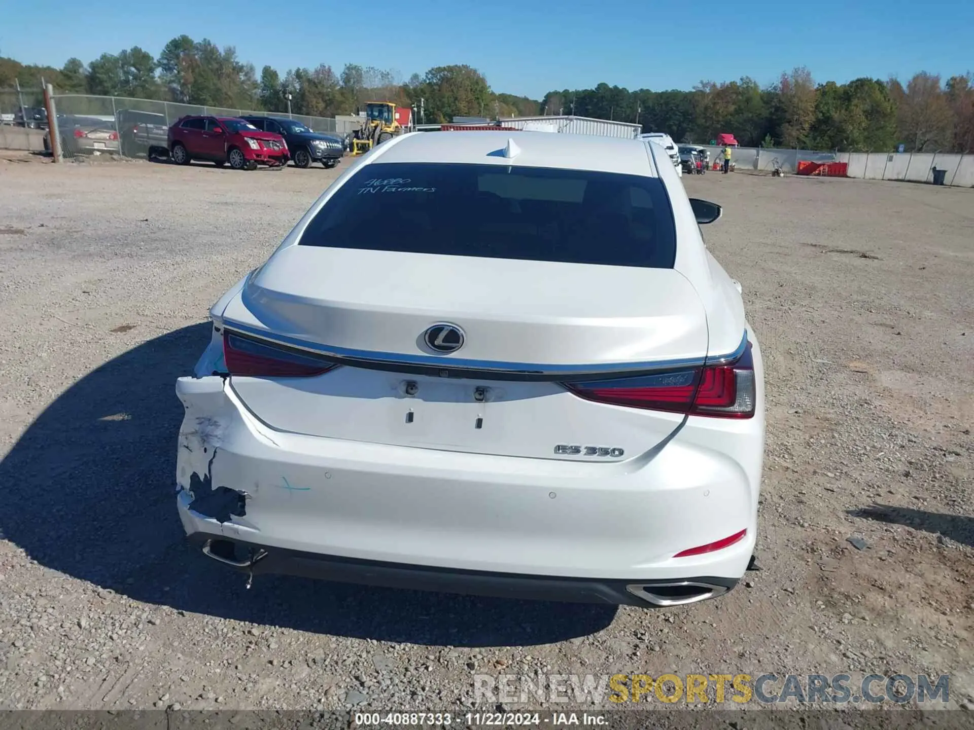 17 Photograph of a damaged car 58ABZ1B16KU011742 LEXUS ES 350 2019