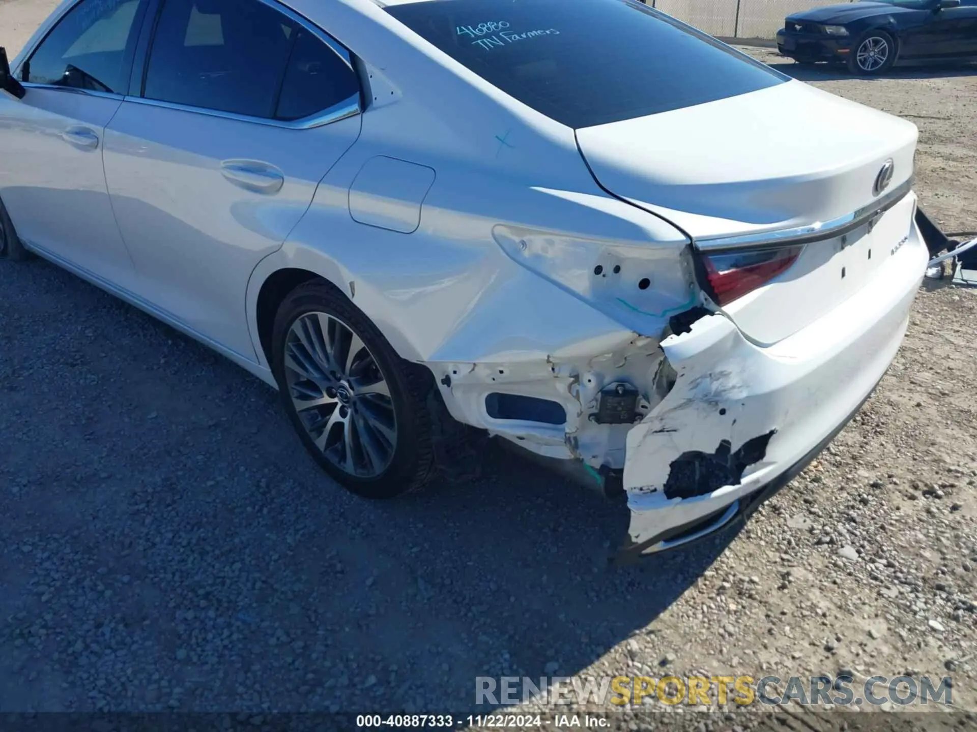 6 Photograph of a damaged car 58ABZ1B16KU011742 LEXUS ES 350 2019