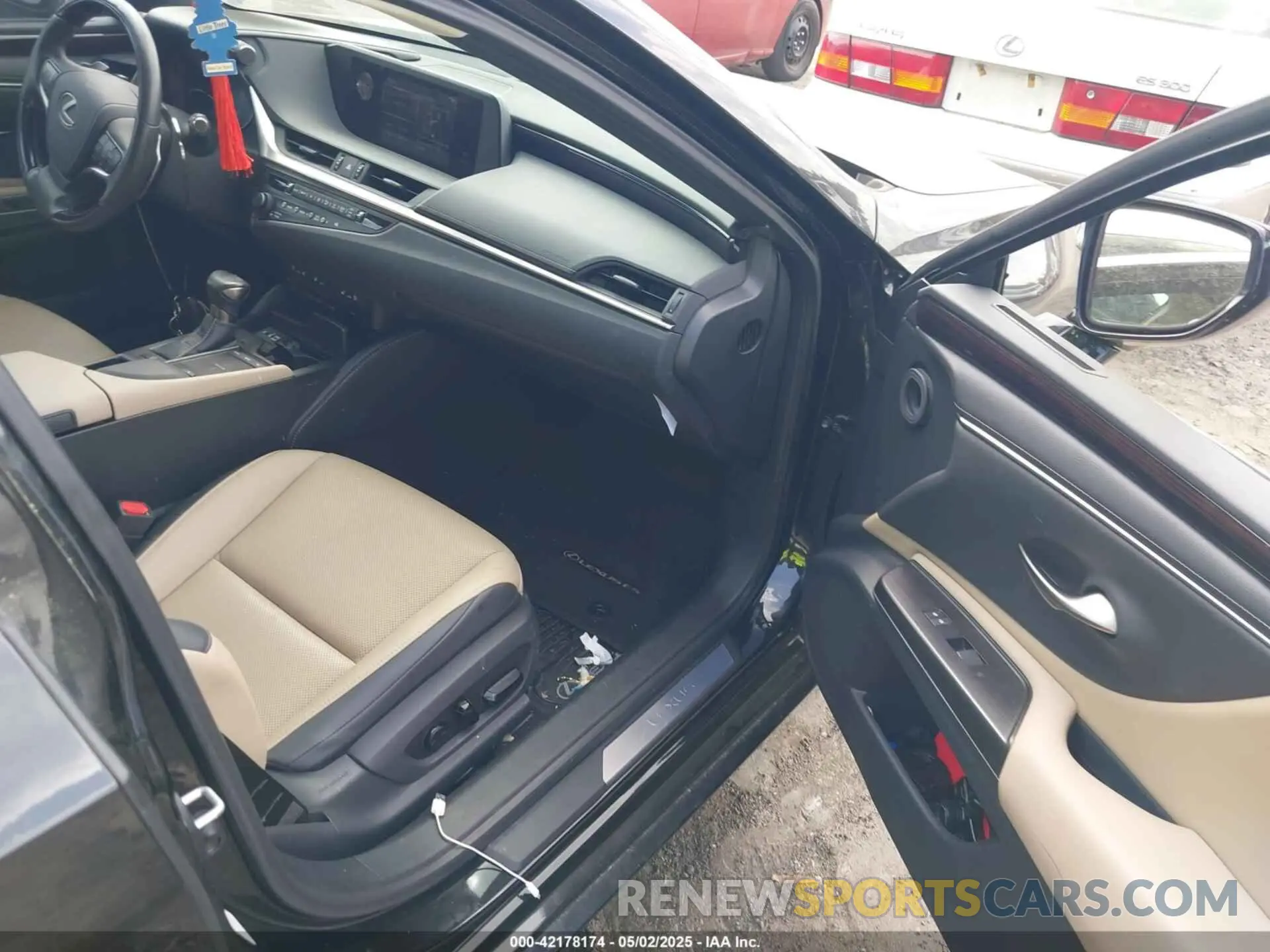5 Photograph of a damaged car 58ABZ1B16KU020442 LEXUS ES 350 2019