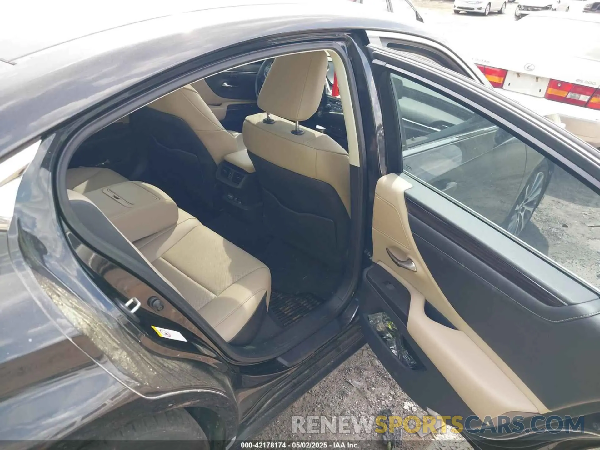 8 Photograph of a damaged car 58ABZ1B16KU020442 LEXUS ES 350 2019