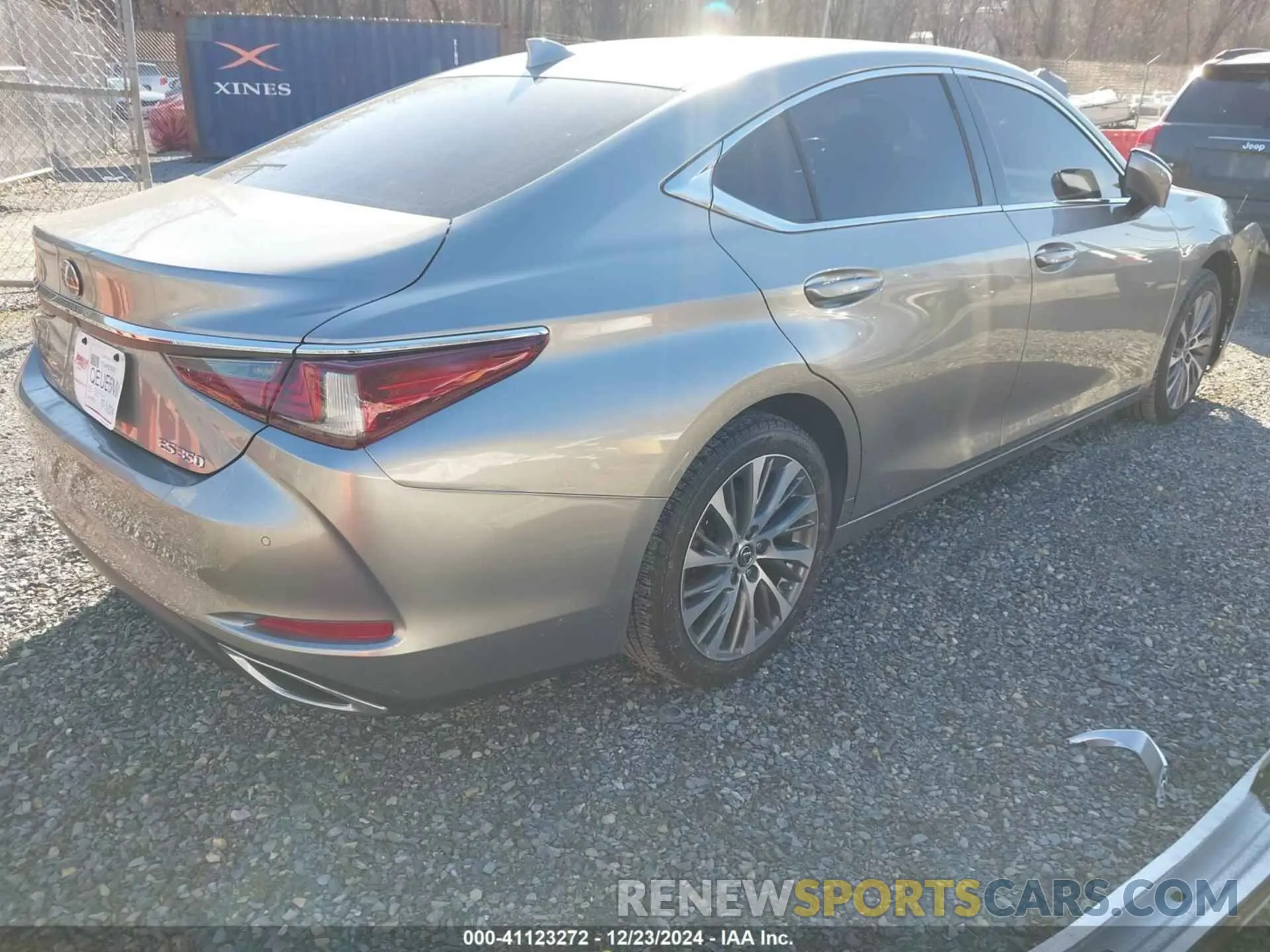 4 Photograph of a damaged car 58ABZ1B16KU026483 LEXUS ES 350 2019