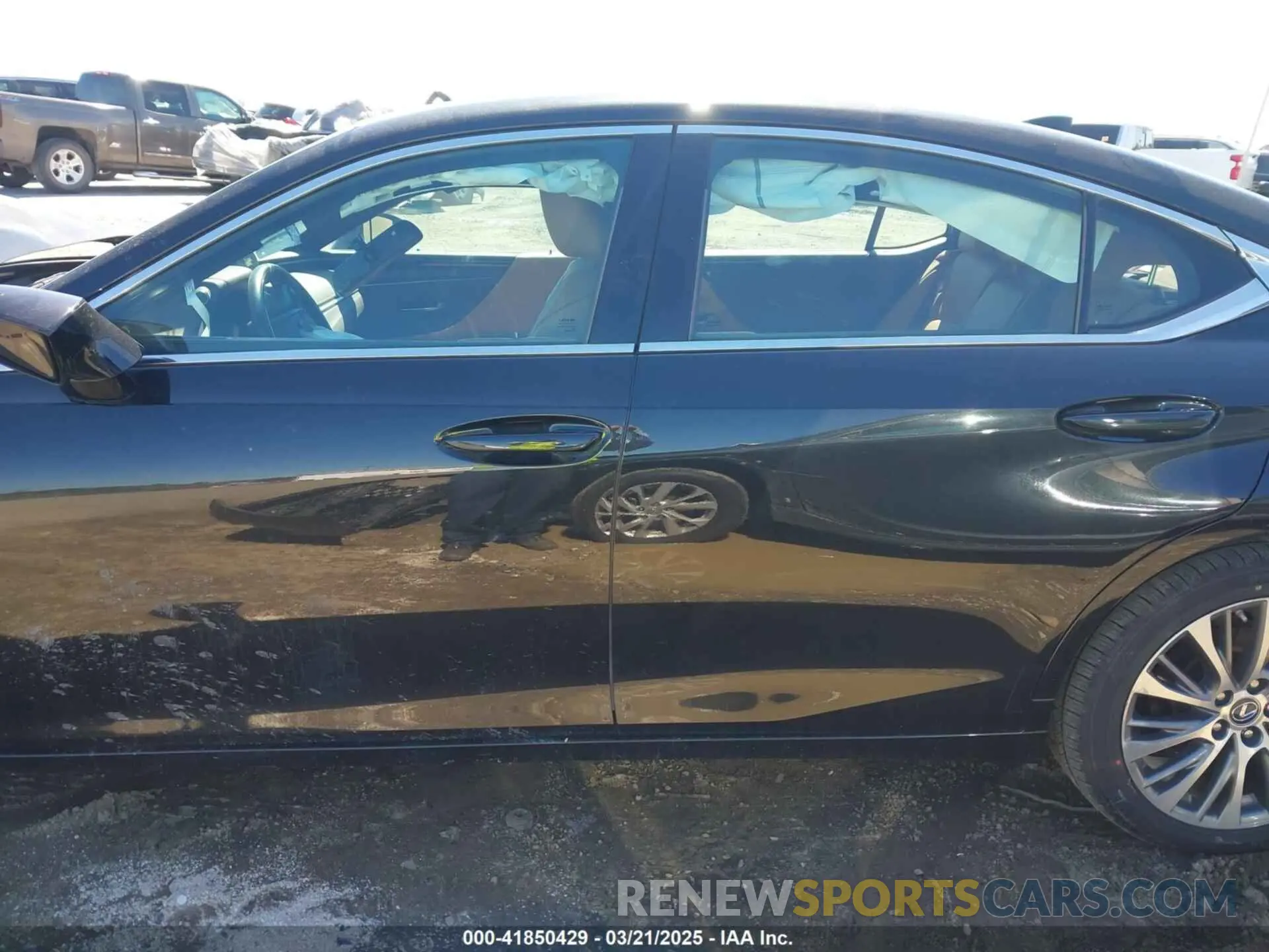 14 Photograph of a damaged car 58ABZ1B16KU035152 LEXUS ES 350 2019