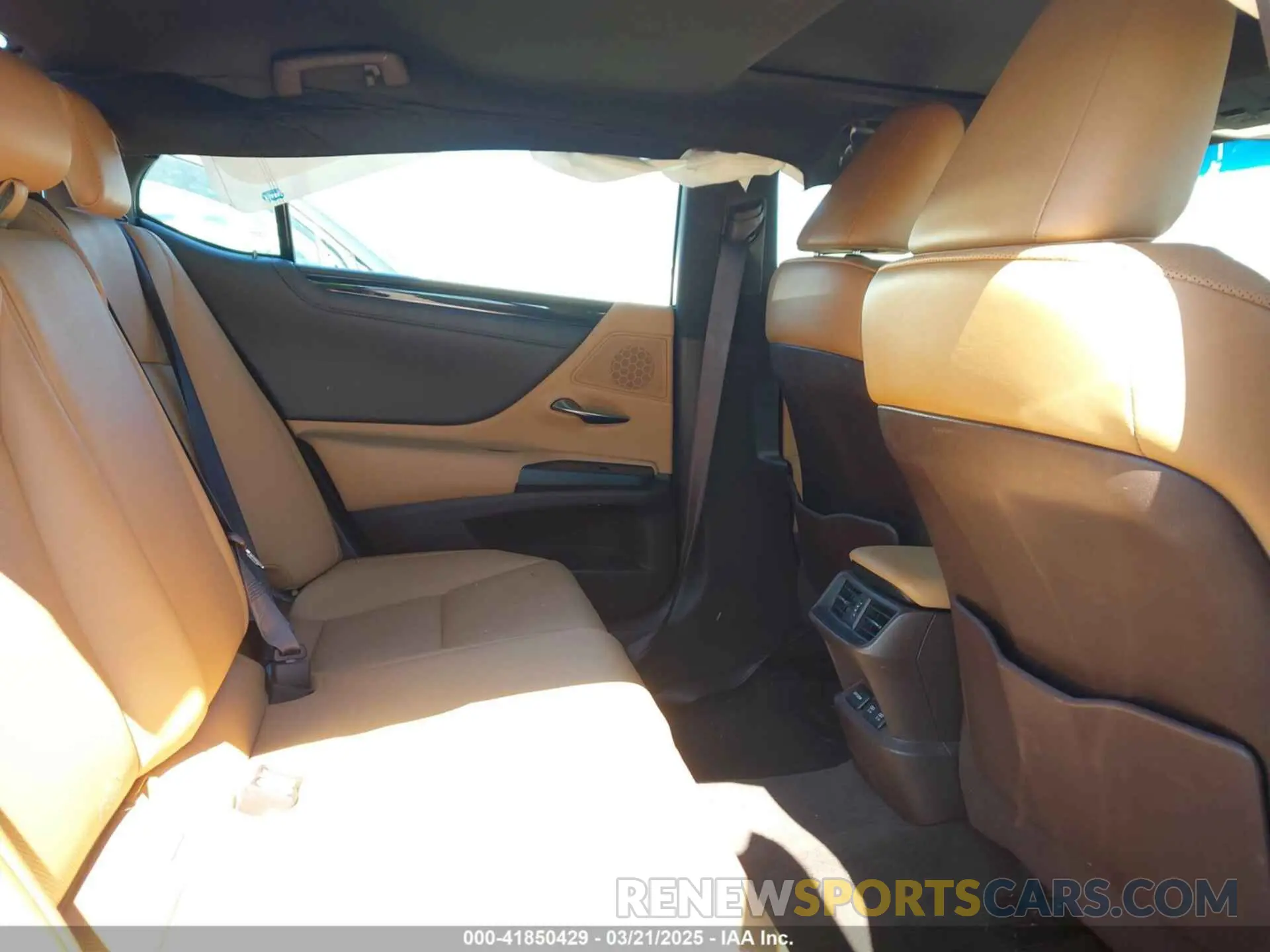 8 Photograph of a damaged car 58ABZ1B16KU035152 LEXUS ES 350 2019