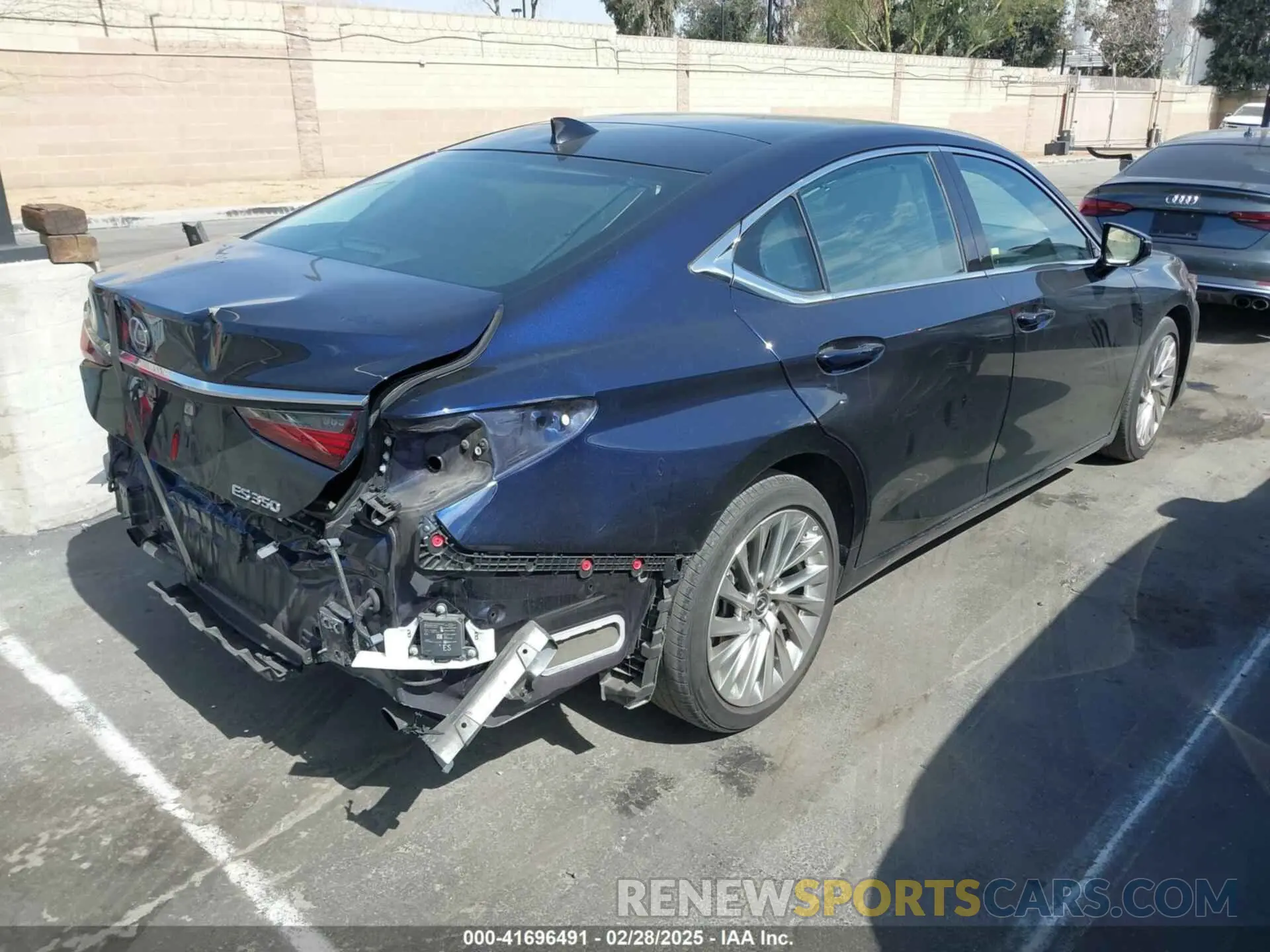 4 Photograph of a damaged car 58ABZ1B16KU039556 LEXUS ES 350 2019