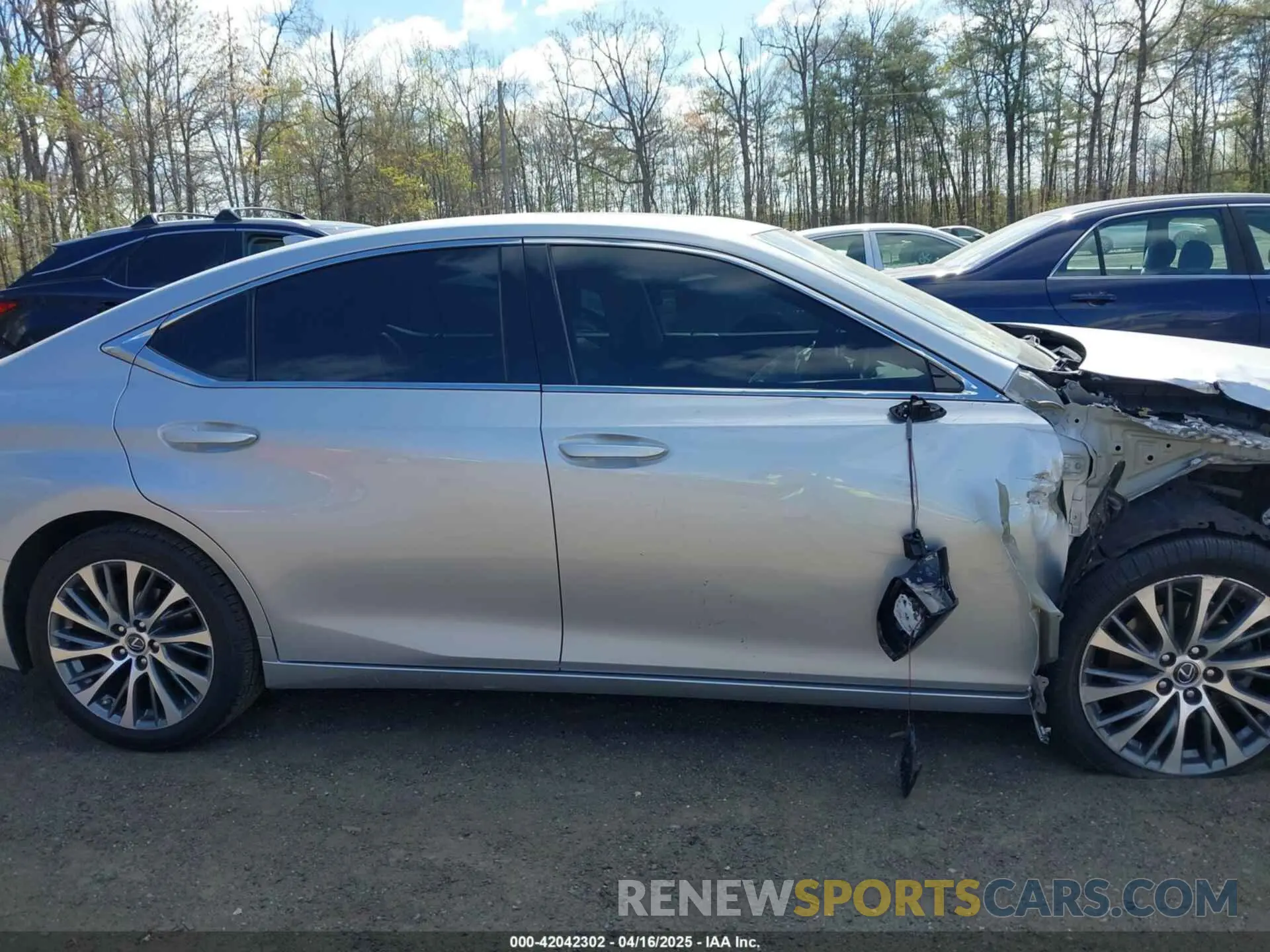 13 Photograph of a damaged car 58ABZ1B16KU043963 LEXUS ES 350 2019