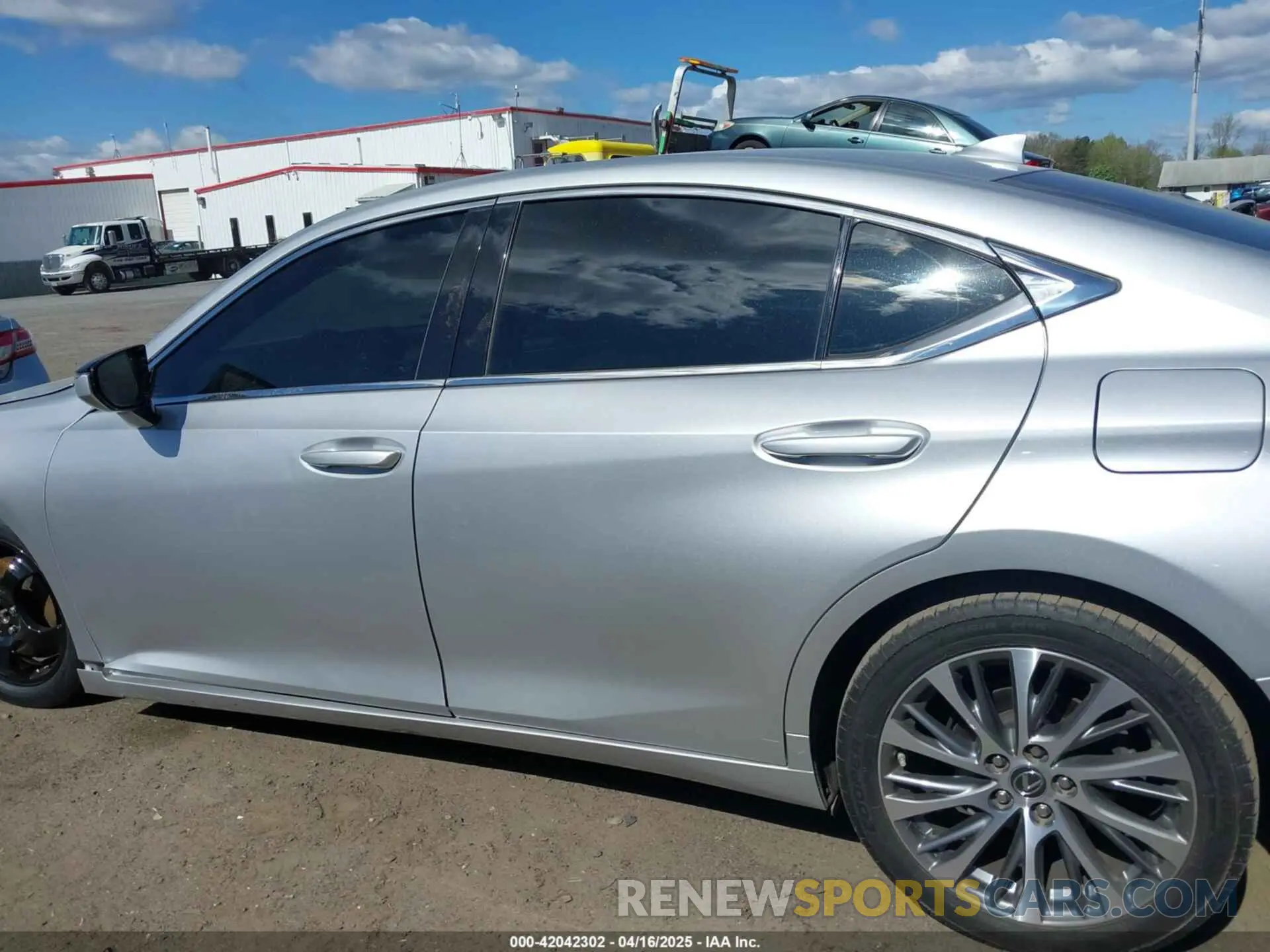 14 Photograph of a damaged car 58ABZ1B16KU043963 LEXUS ES 350 2019