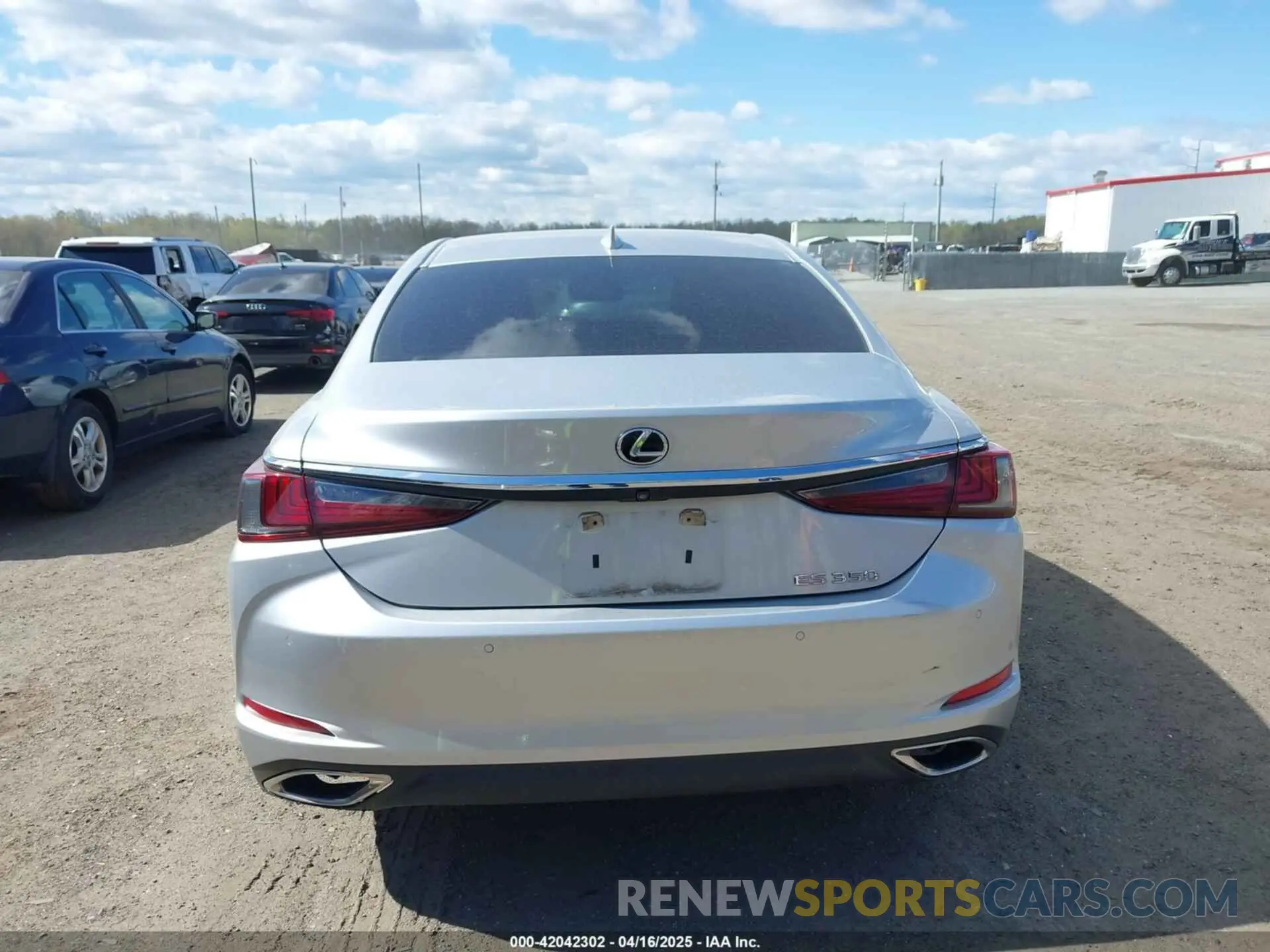 16 Photograph of a damaged car 58ABZ1B16KU043963 LEXUS ES 350 2019
