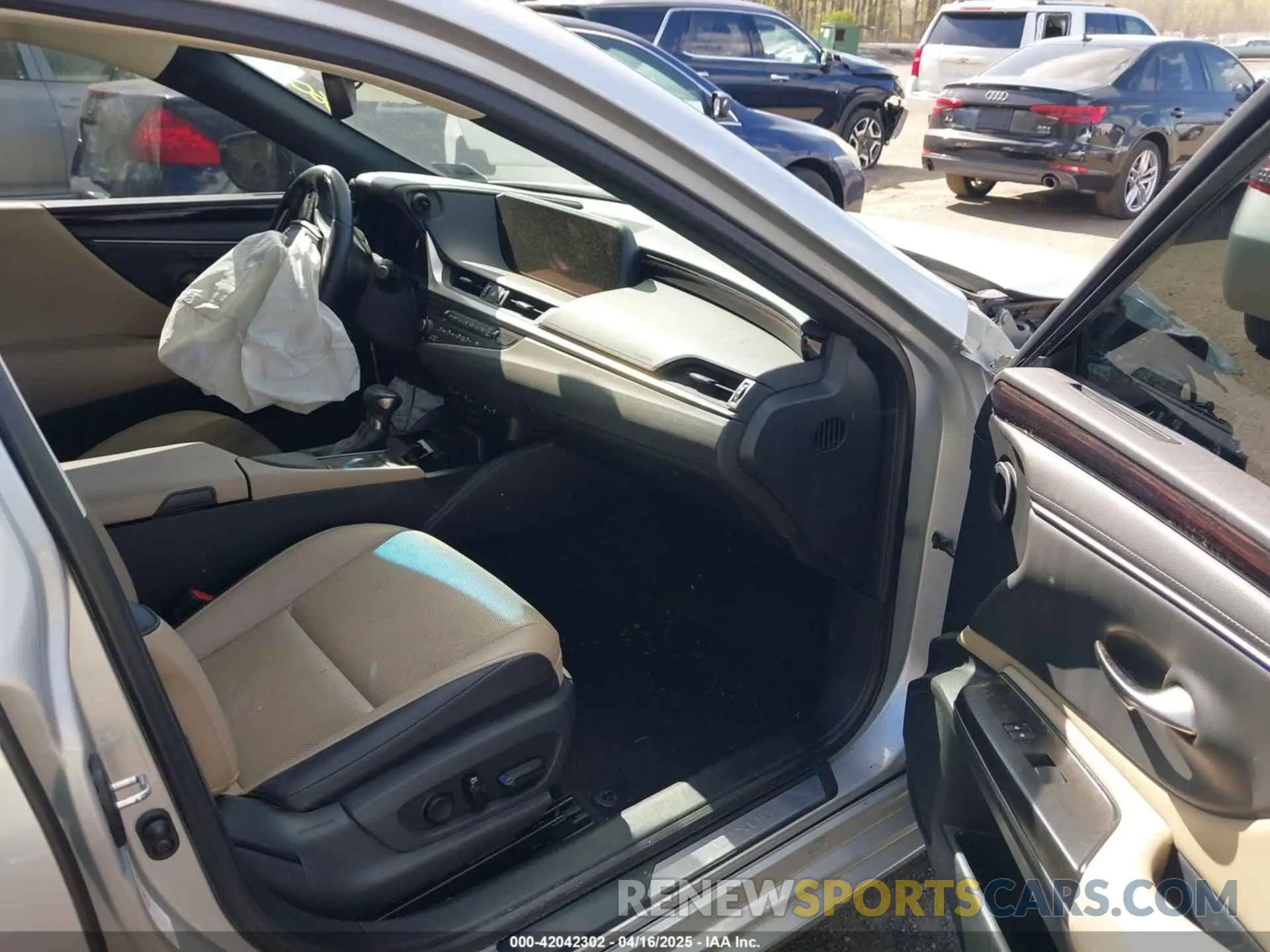 5 Photograph of a damaged car 58ABZ1B16KU043963 LEXUS ES 350 2019