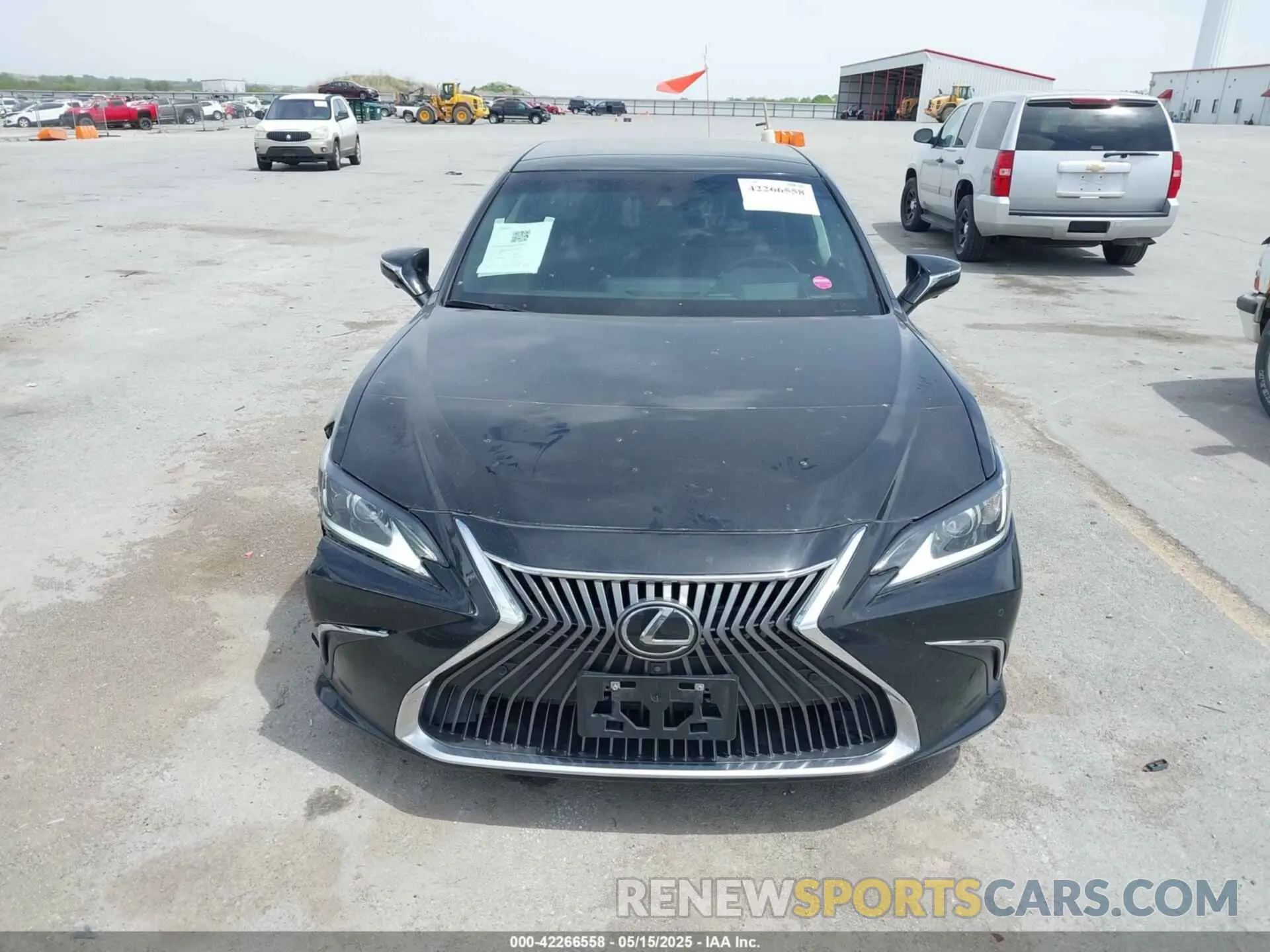 17 Photograph of a damaged car 58ABZ1B17KU008512 LEXUS ES 350 2019