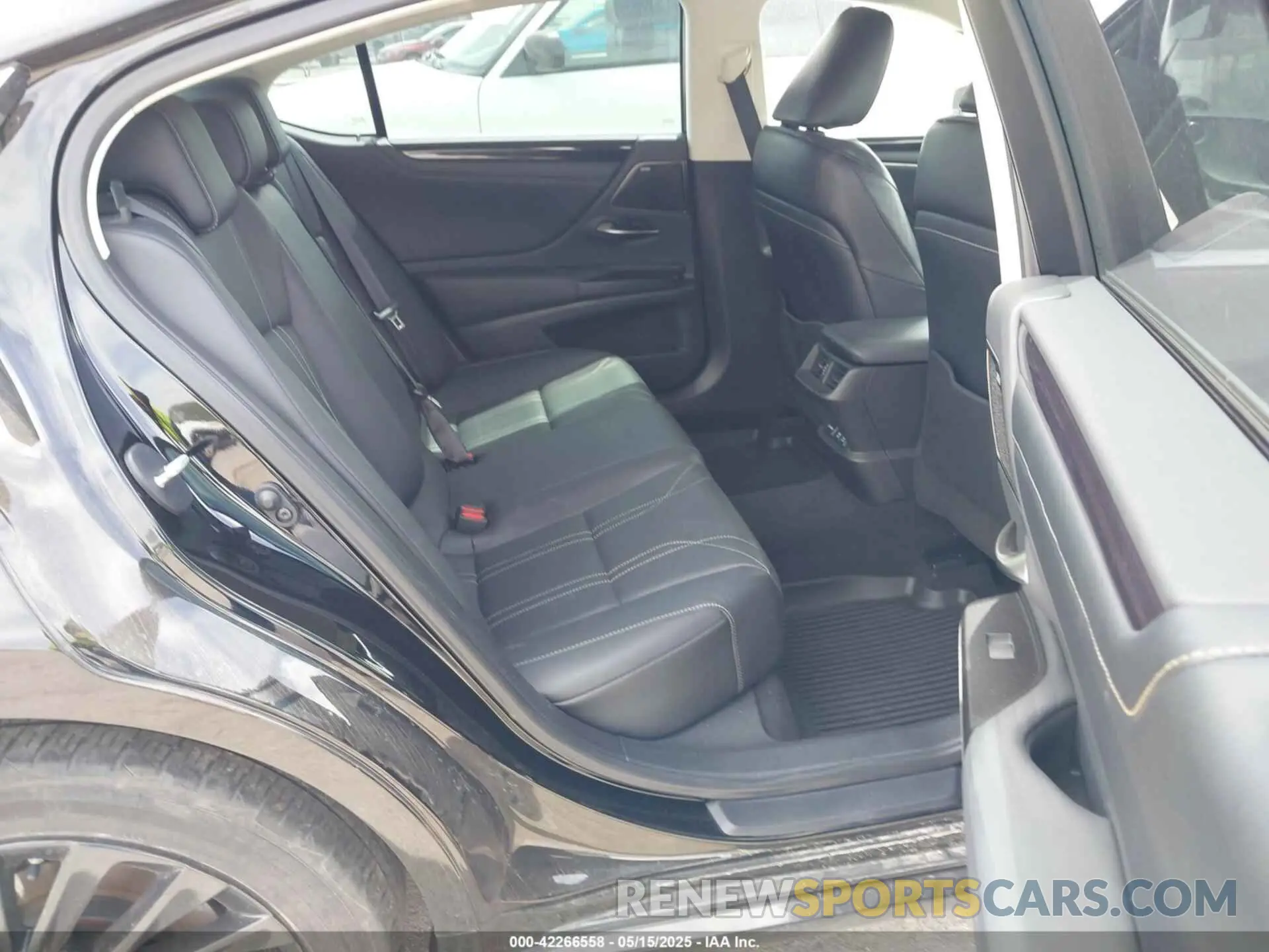 8 Photograph of a damaged car 58ABZ1B17KU008512 LEXUS ES 350 2019