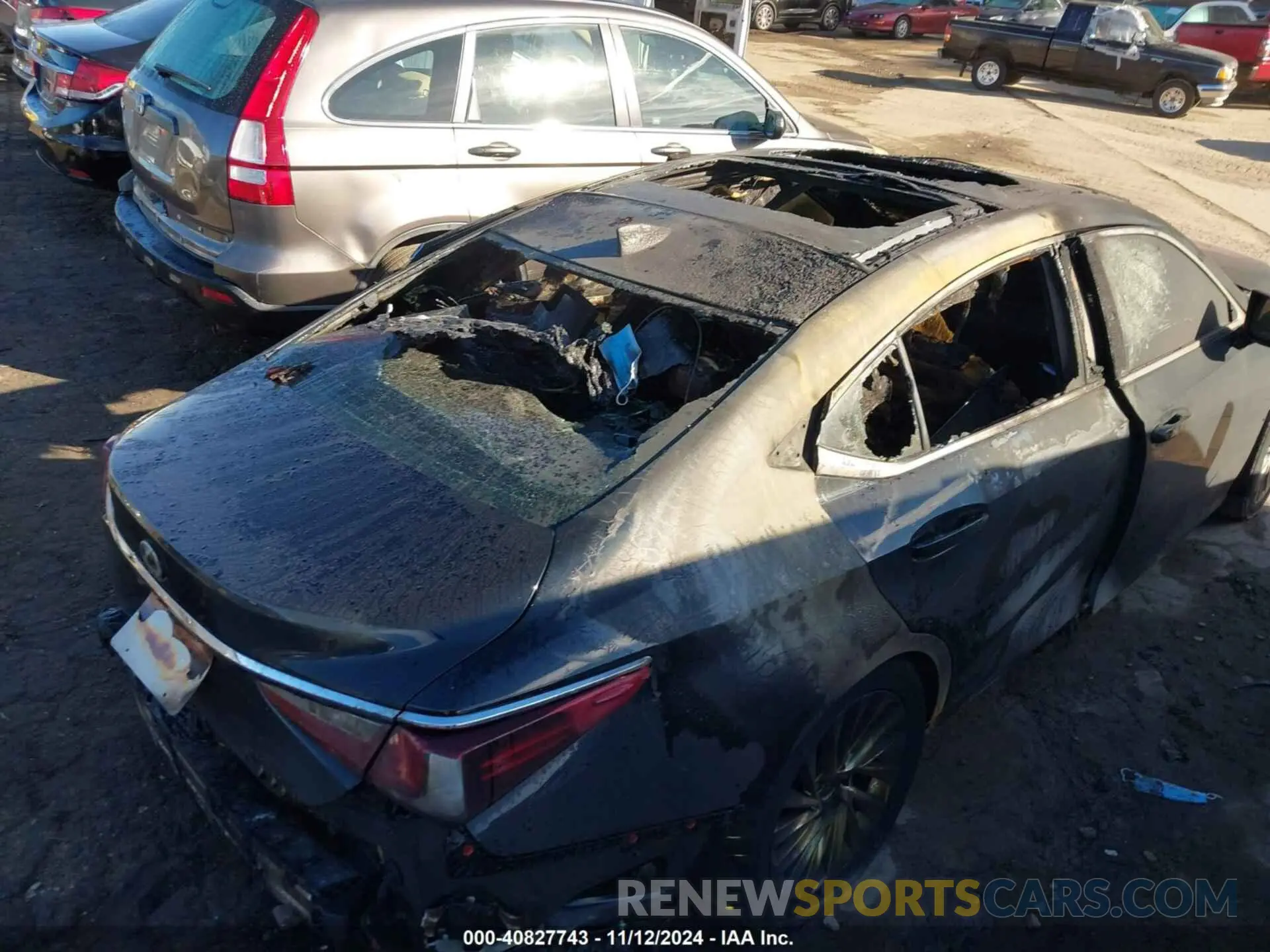 11 Photograph of a damaged car 58ABZ1B17KU029151 LEXUS ES 350 2019