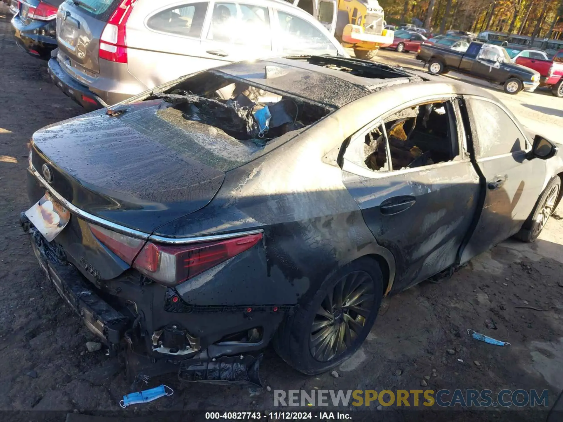 4 Photograph of a damaged car 58ABZ1B17KU029151 LEXUS ES 350 2019