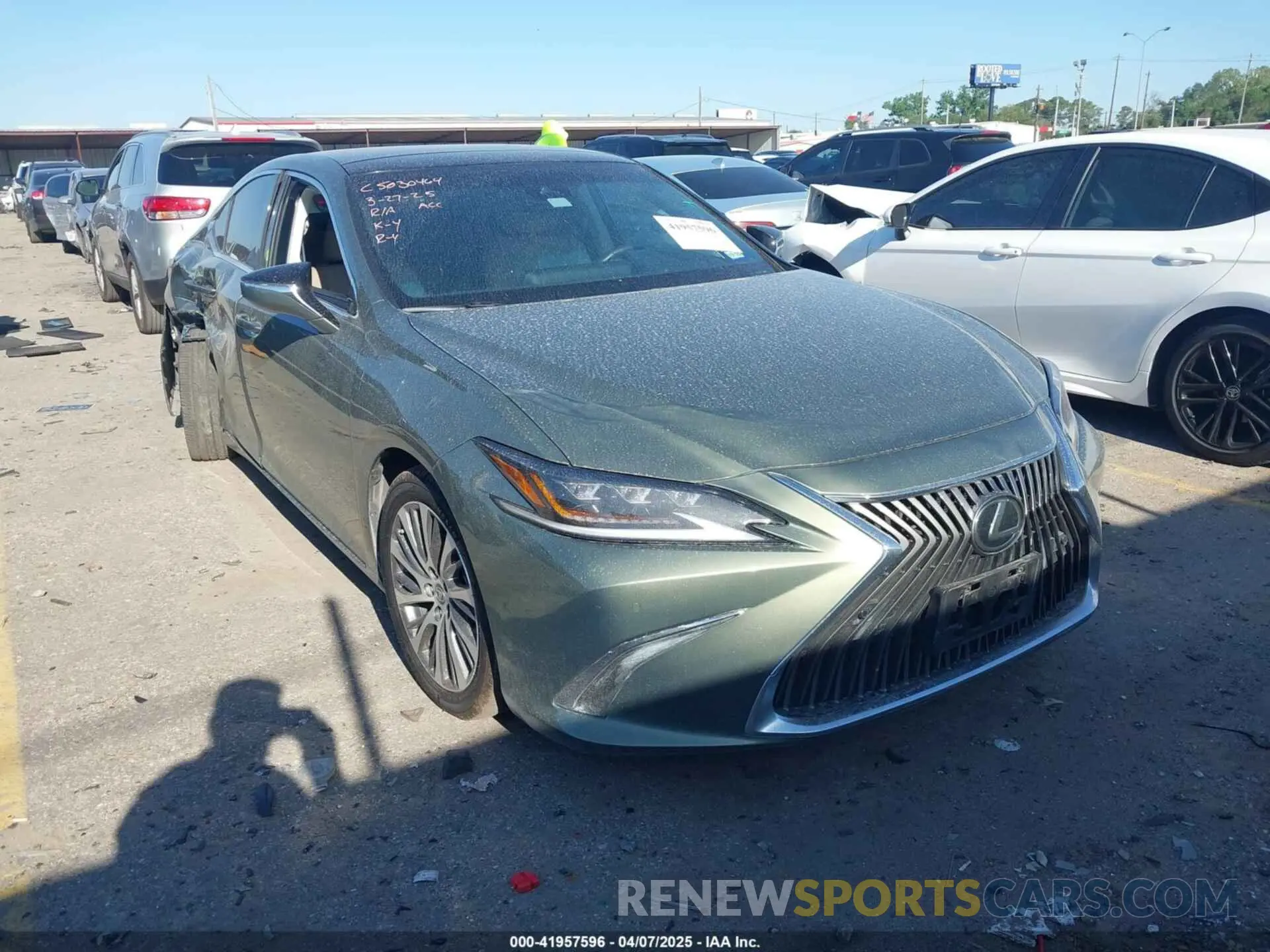 1 Photograph of a damaged car 58ABZ1B18KU016098 LEXUS ES 350 2019