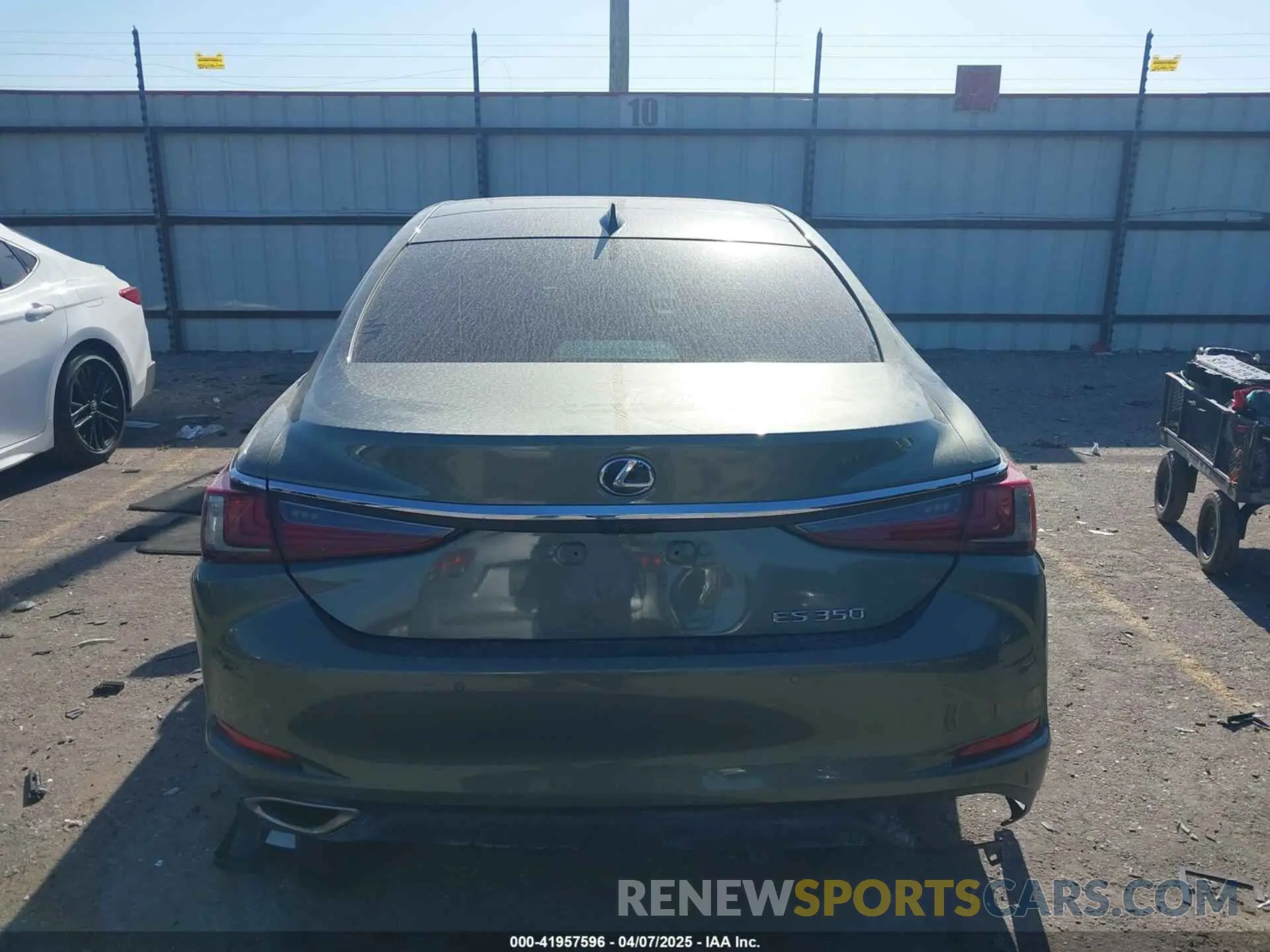 16 Photograph of a damaged car 58ABZ1B18KU016098 LEXUS ES 350 2019
